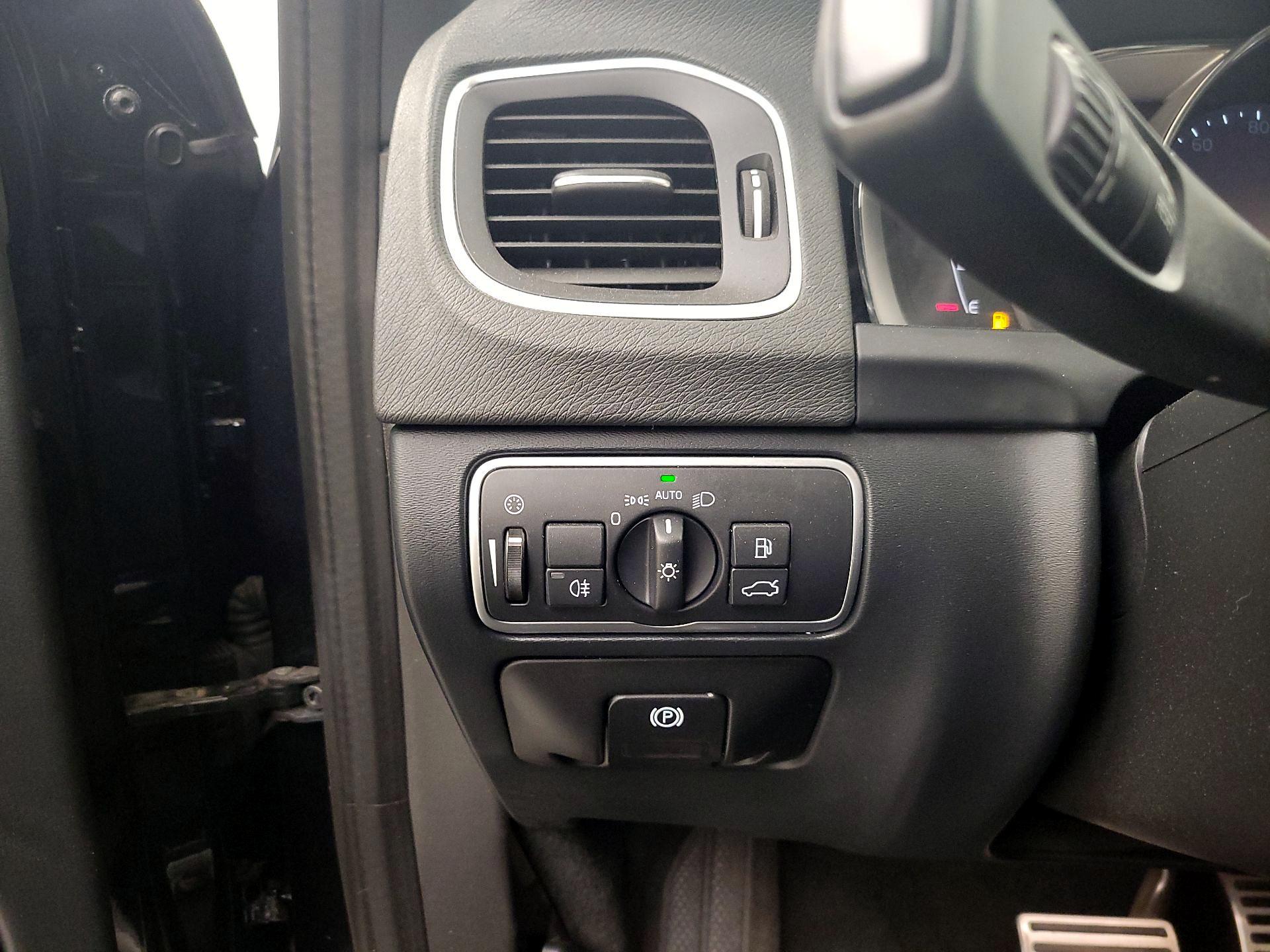 Thumbnail: 2017 Volvo V60 - 13