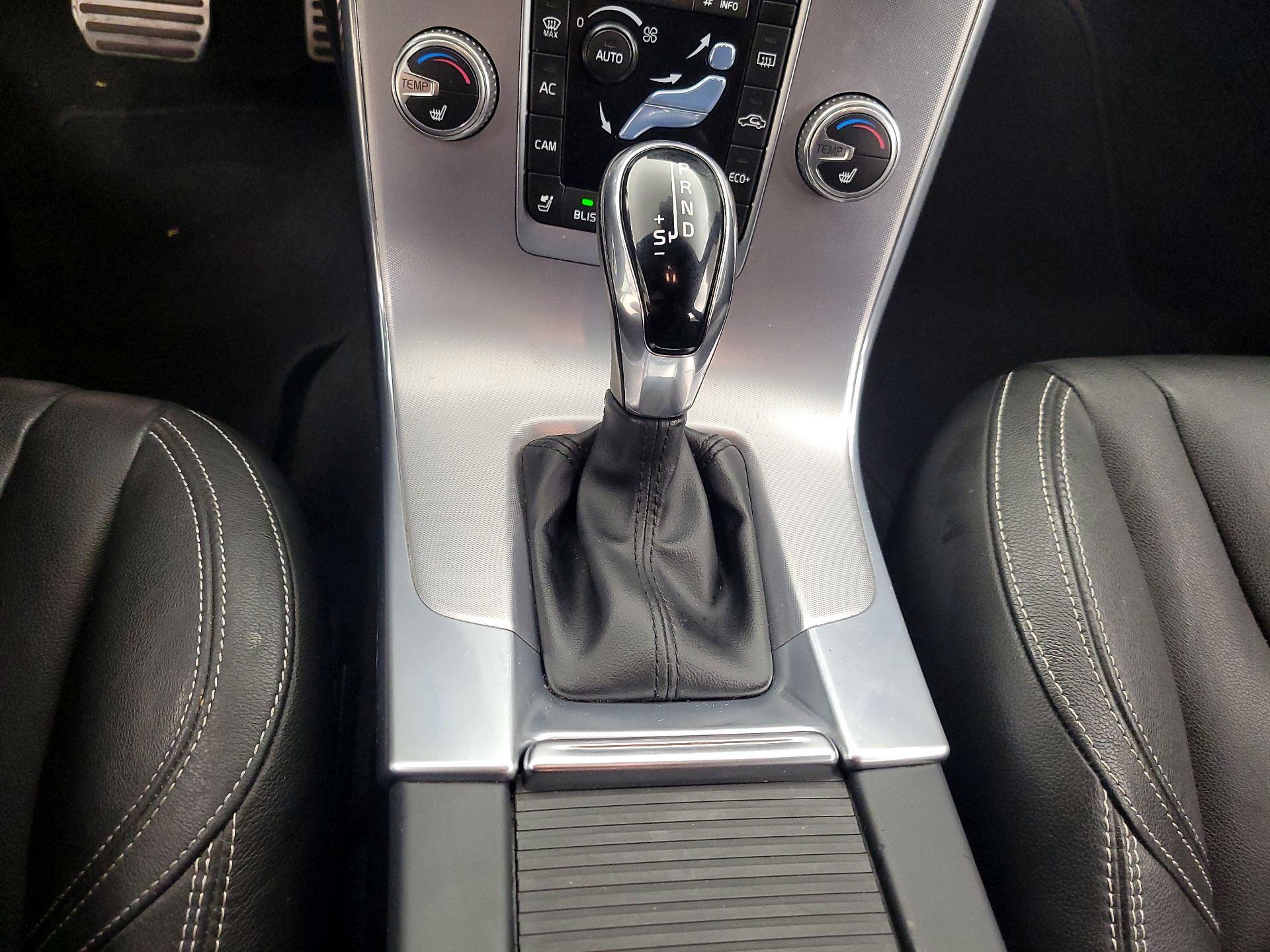 Thumbnail: 2017 Volvo V60 - 17