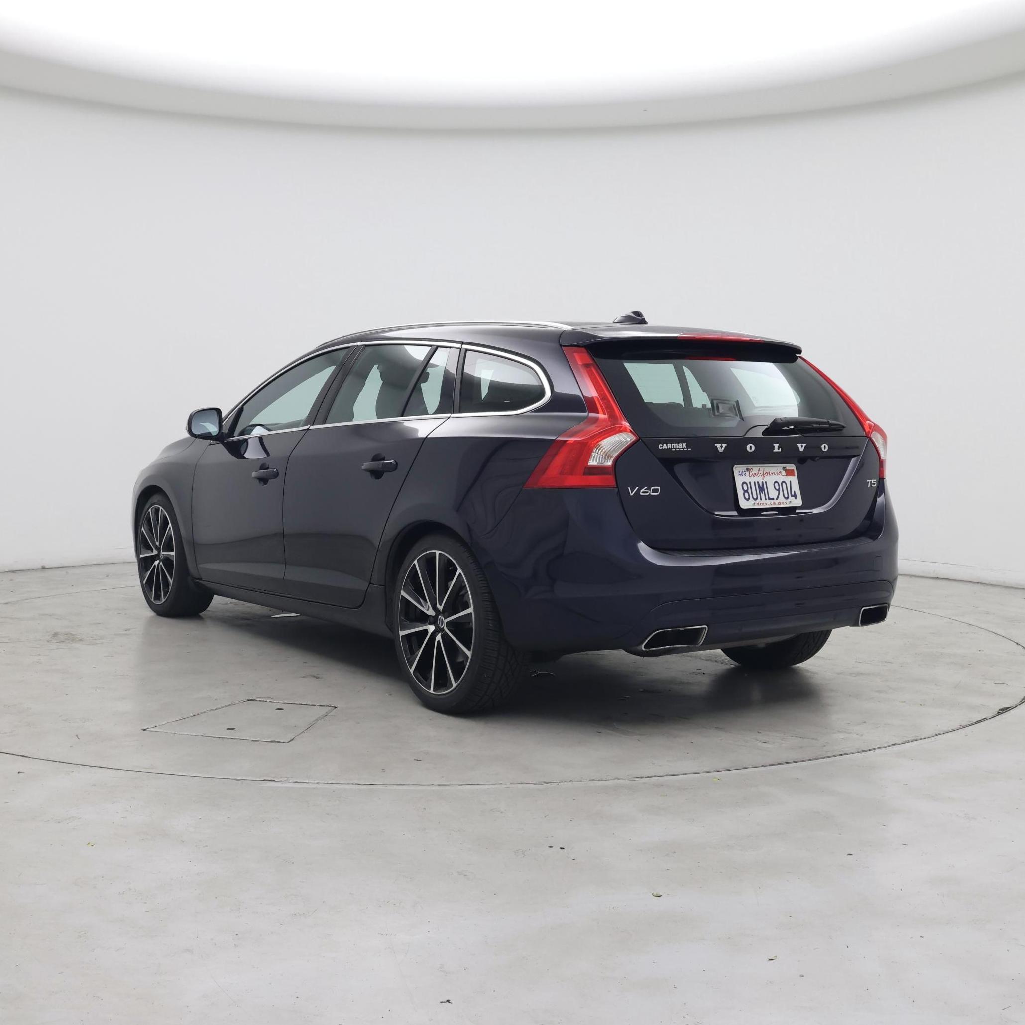 Thumbnail: 2017 Volvo V60 - 2