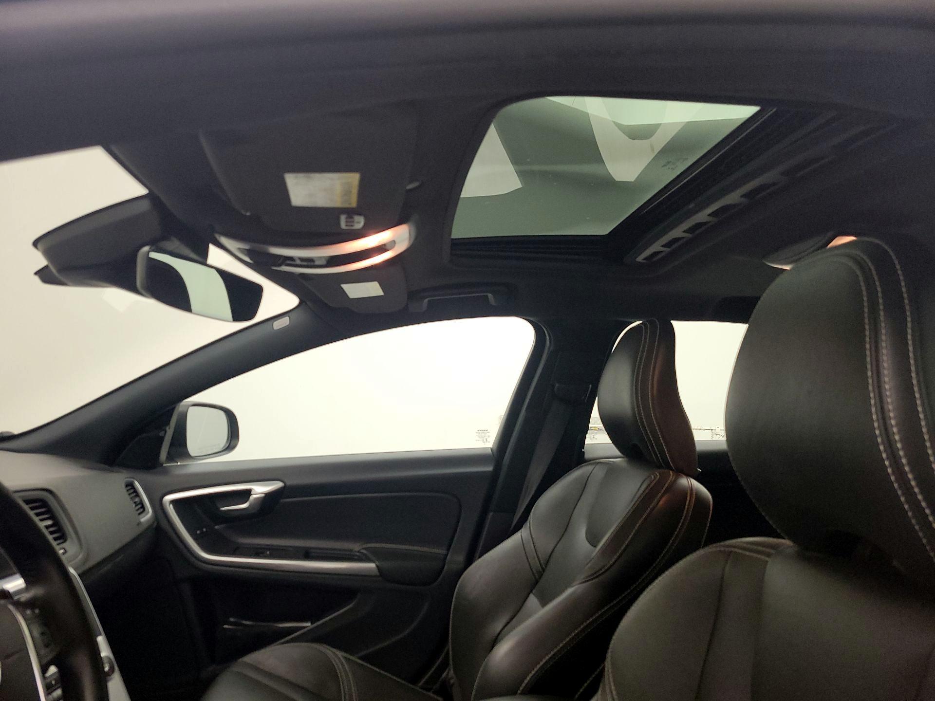 Thumbnail: 2017 Volvo V60 - 19