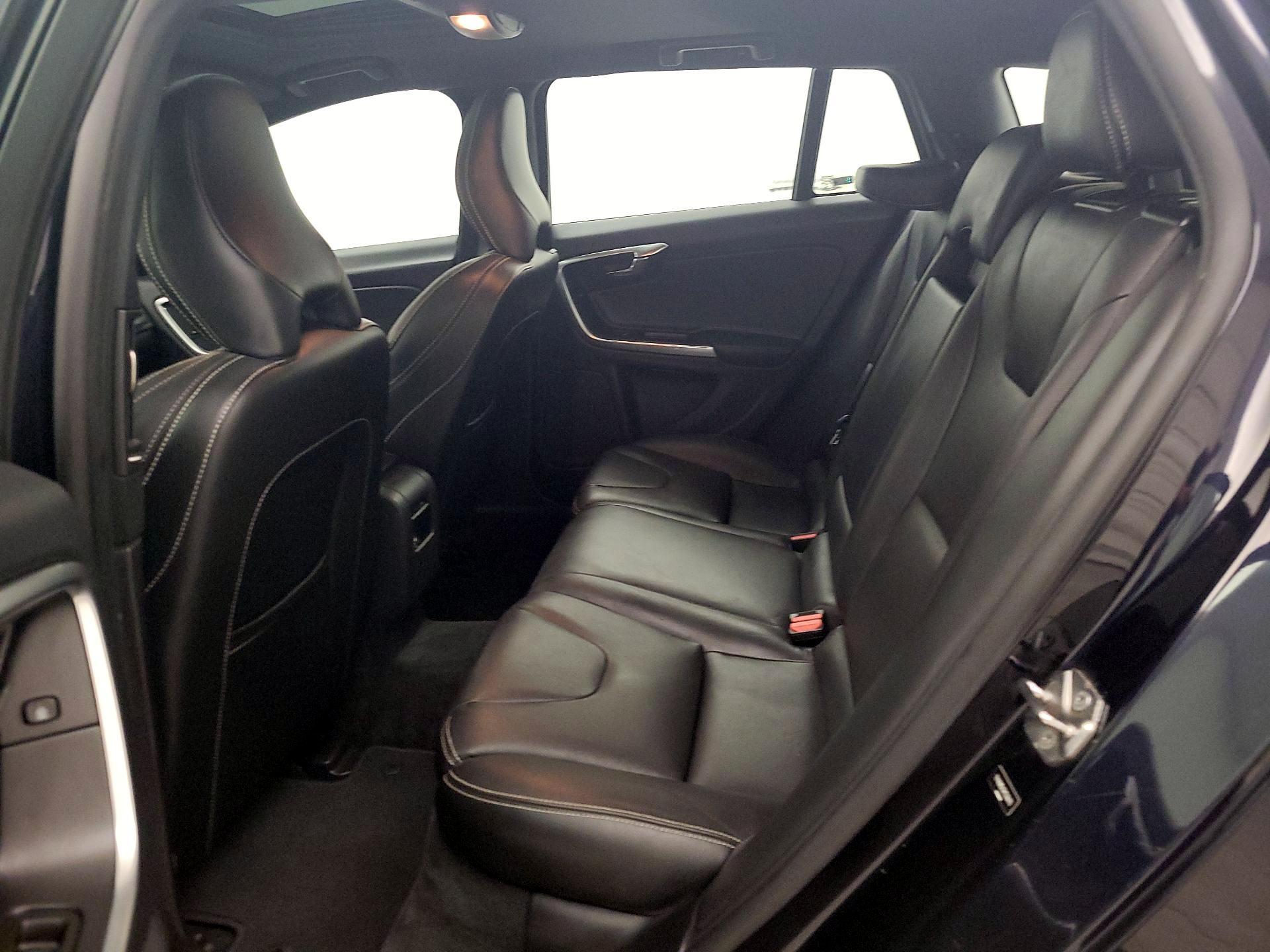 Thumbnail: 2017 Volvo V60 - 20