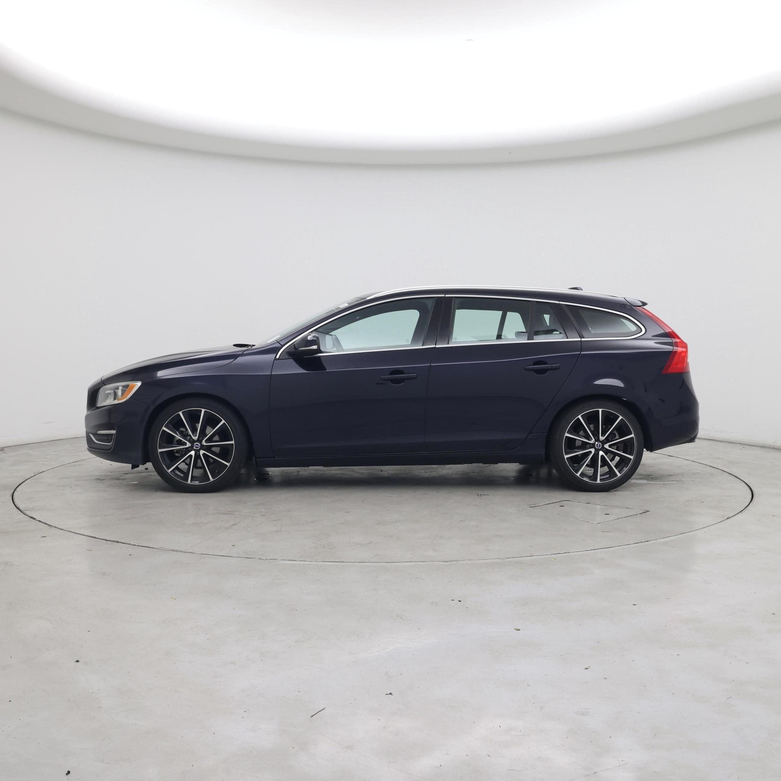 Thumbnail: 2017 Volvo V60 - 3