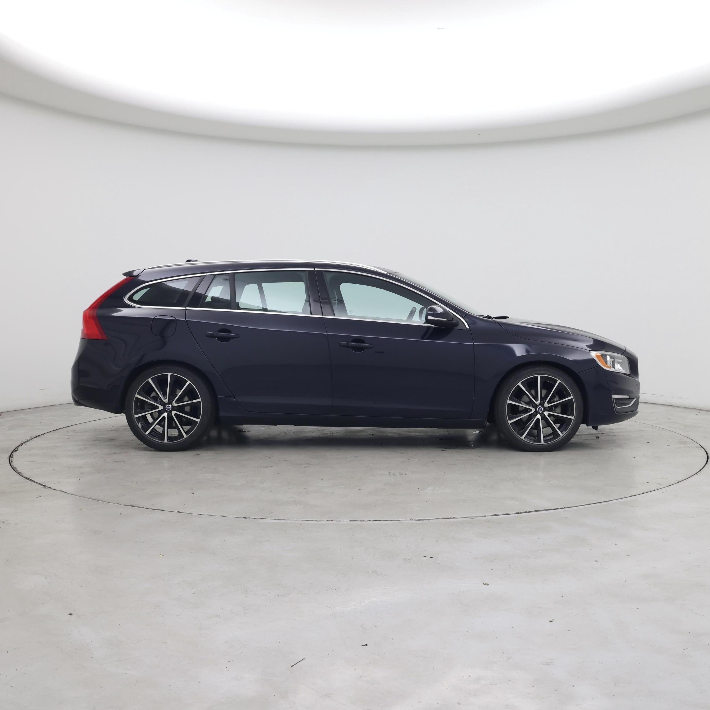 Thumbnail: 2017 Volvo V60 - 7