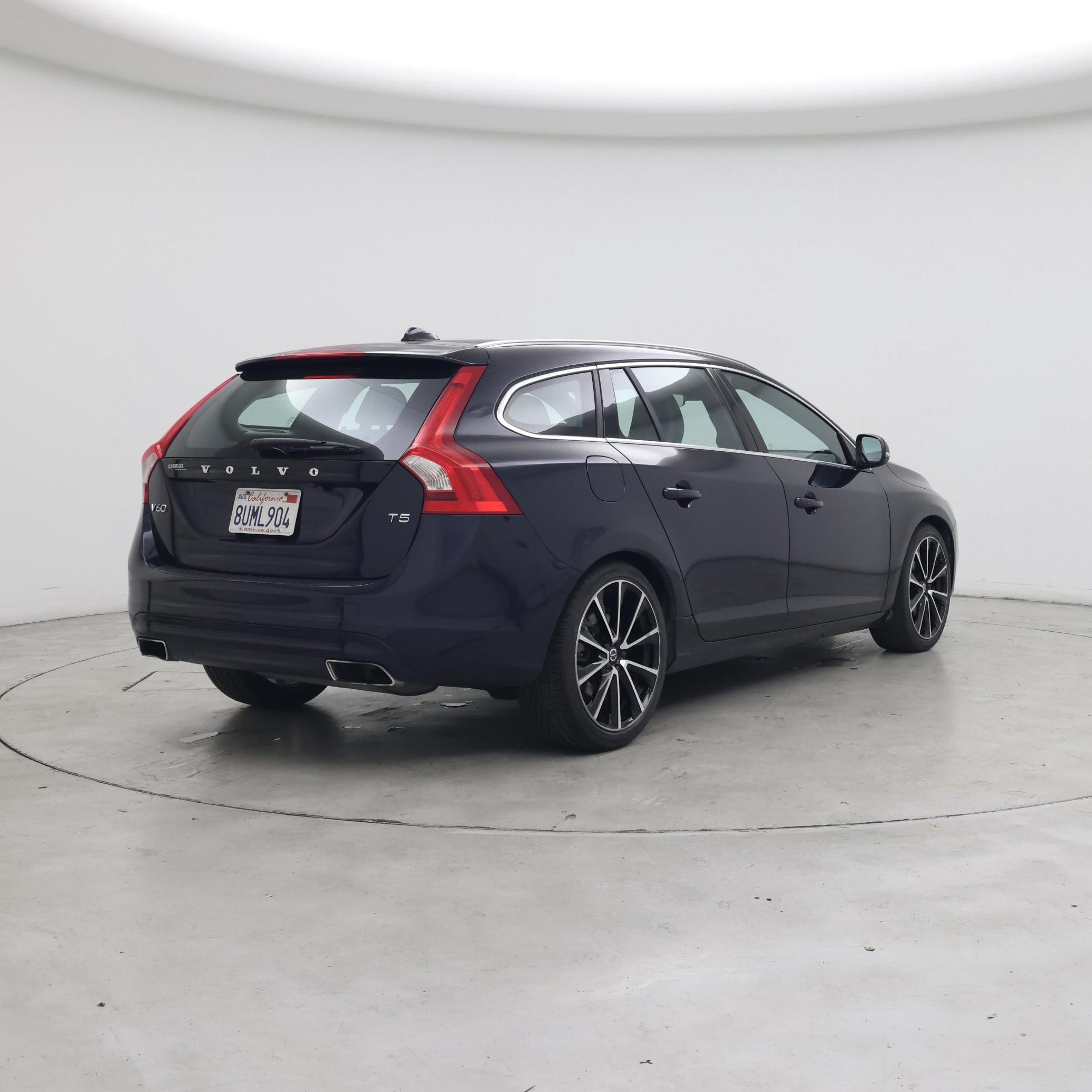 Thumbnail: 2017 Volvo V60 - 8