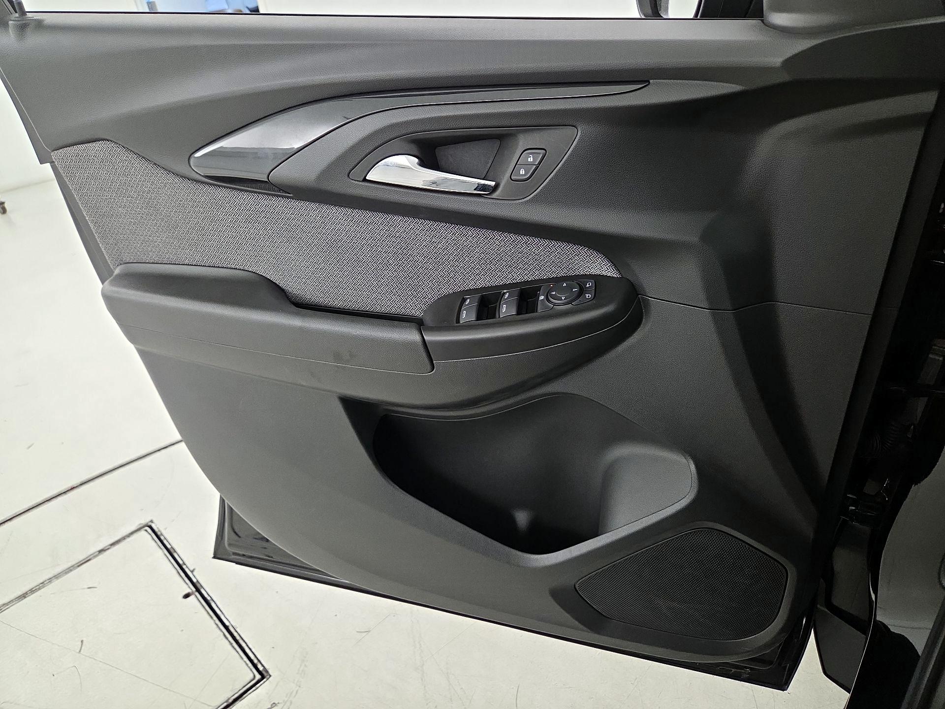 Thumbnail: 2023 Chevrolet TrailBlazer - 12