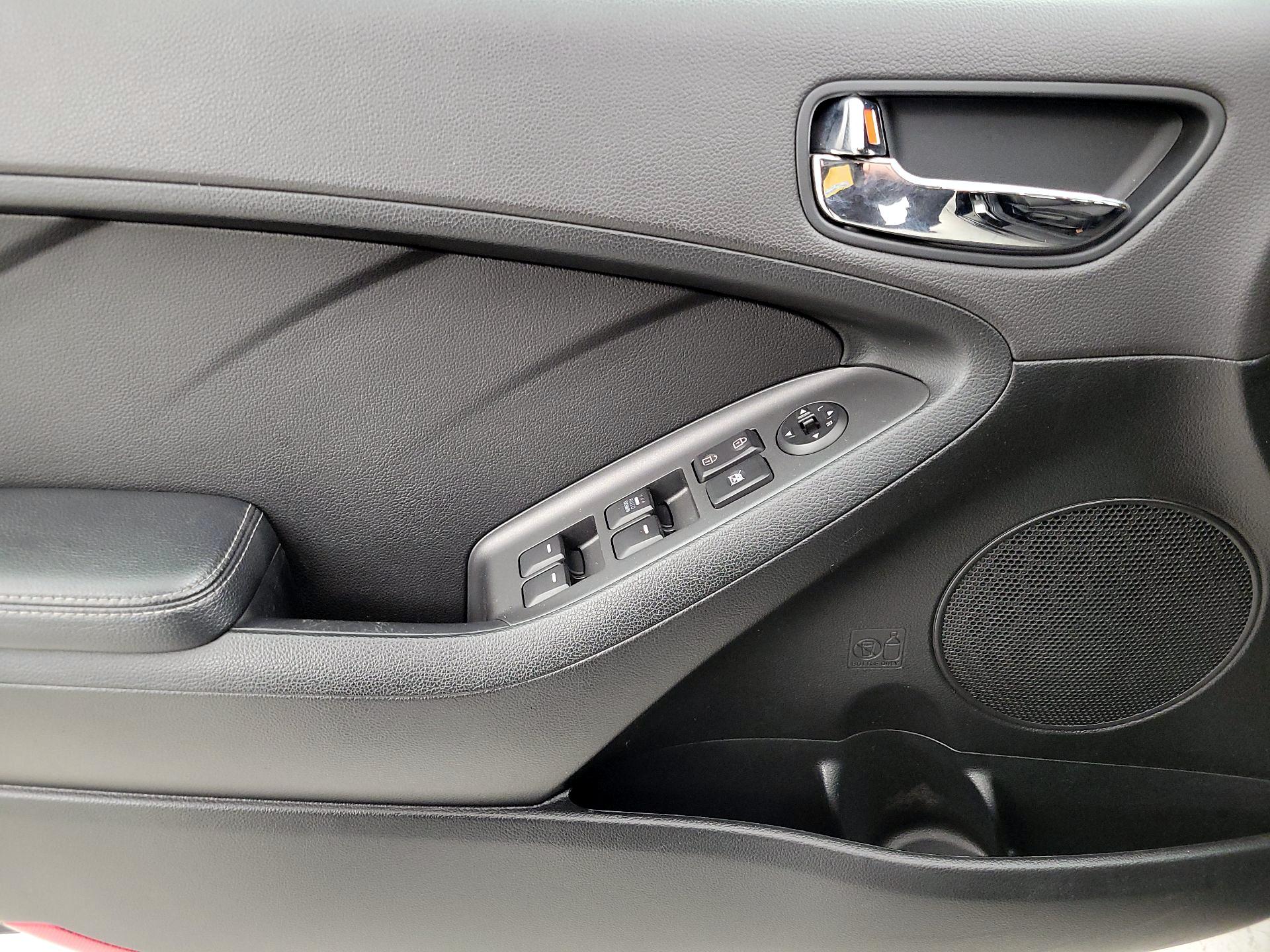 Thumbnail: 2016 Kia Forte - 12