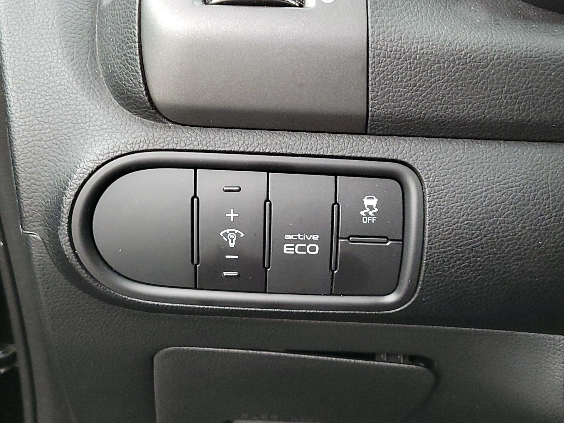 Thumbnail: 2016 Kia Forte - 13