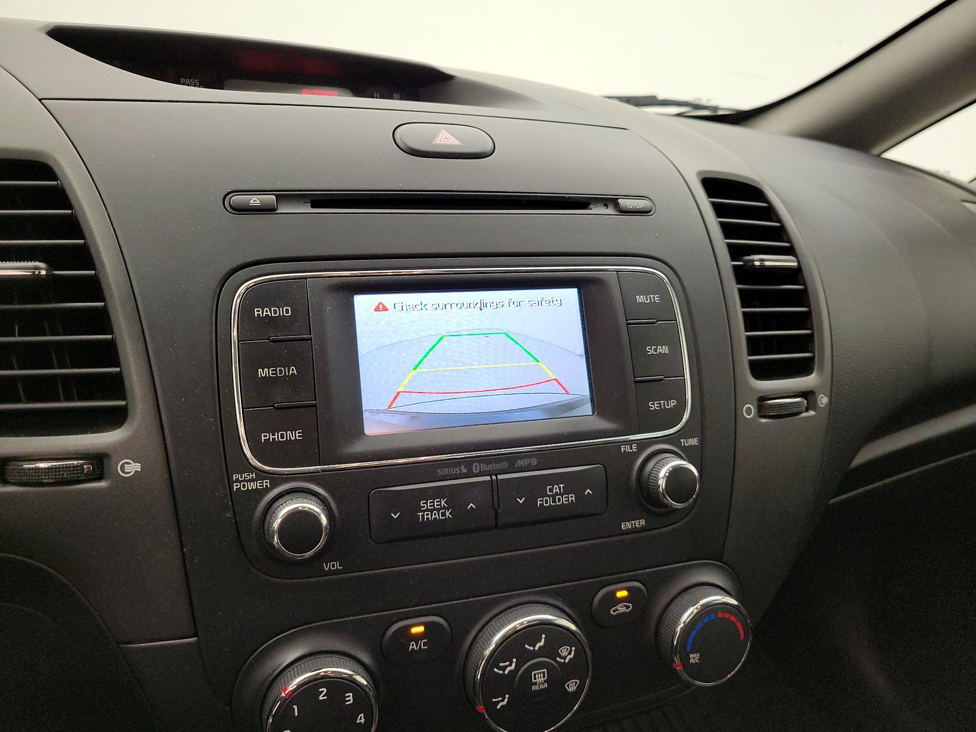 Thumbnail: 2016 Kia Forte - 14