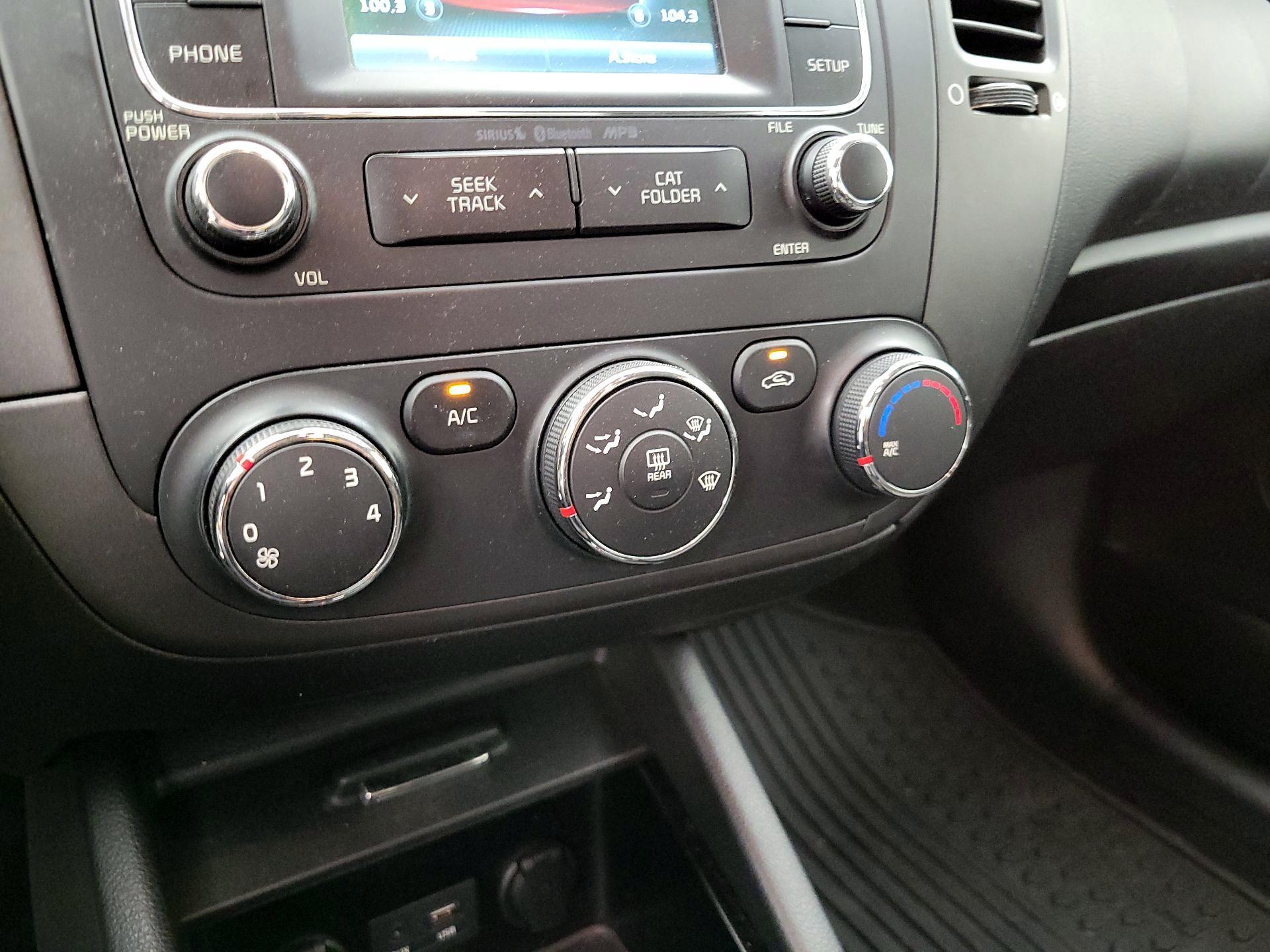 Thumbnail: 2016 Kia Forte - 16