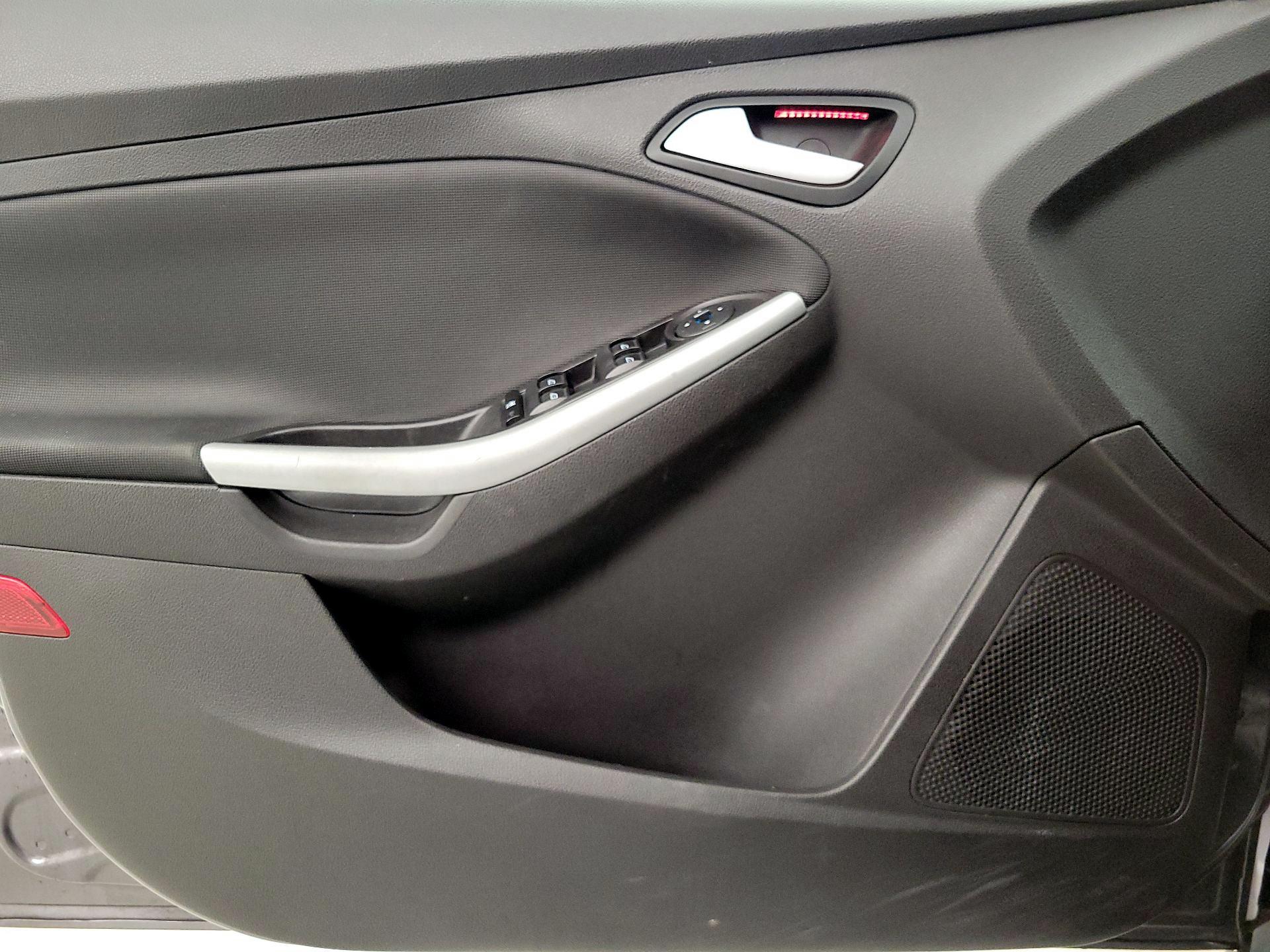 Thumbnail: 2014 Ford Focus - 12