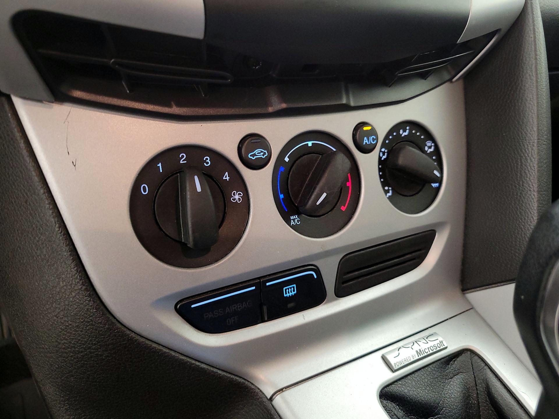 Thumbnail: 2014 Ford Focus - 15