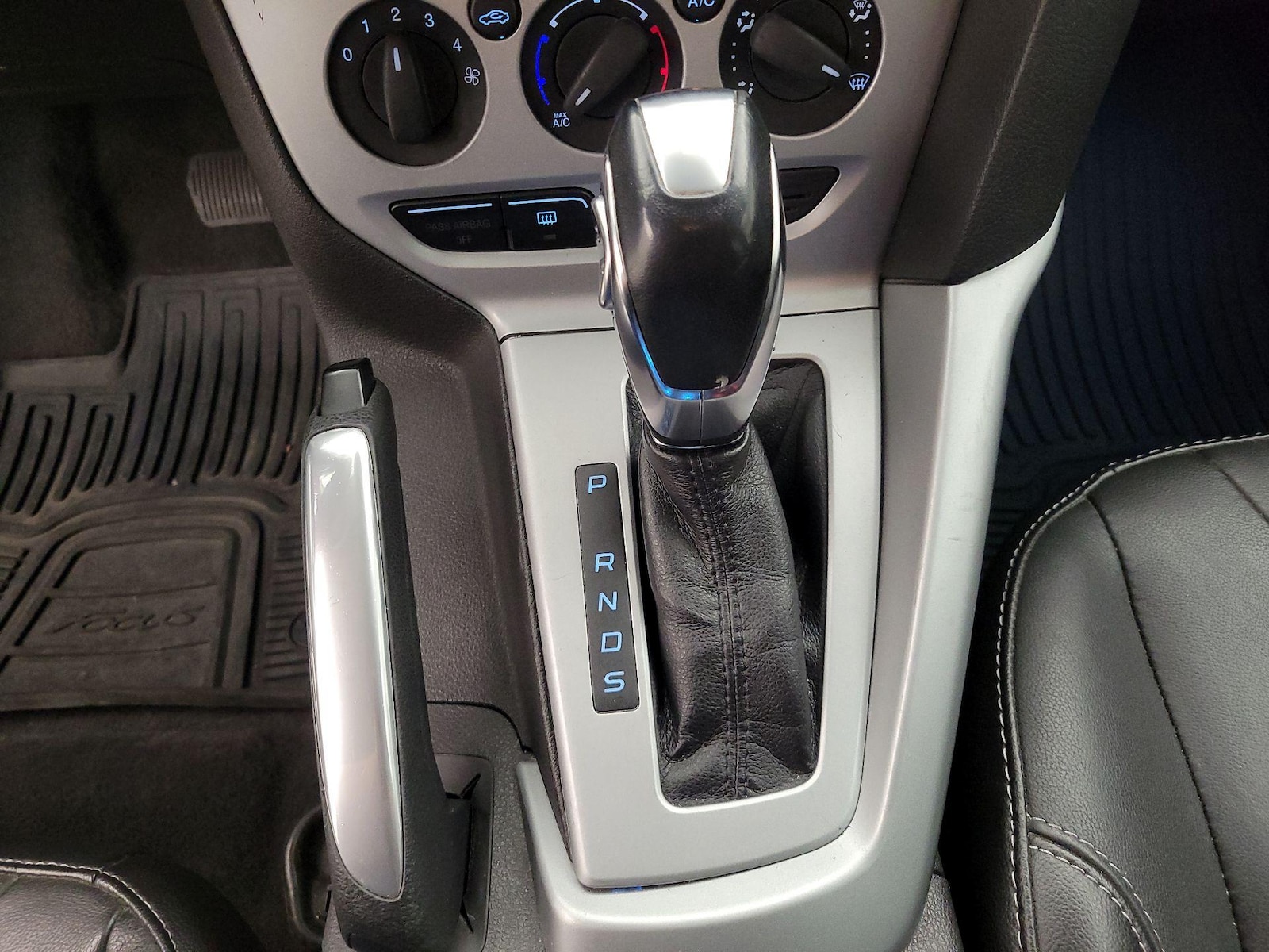 2014 Ford Focus SE - Photo 17