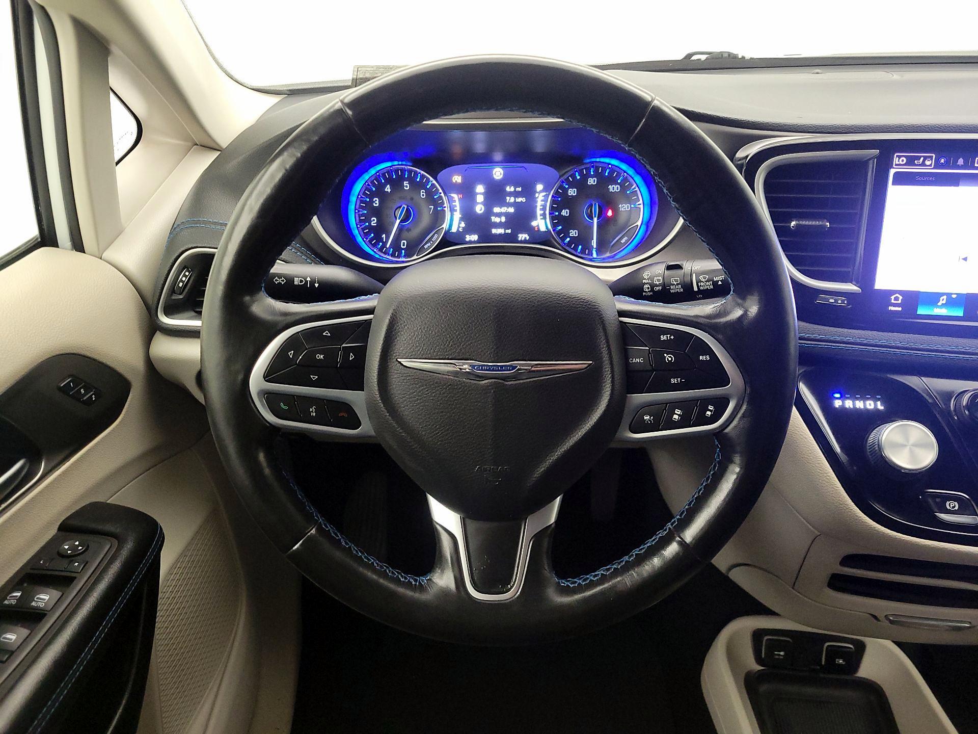 Thumbnail: 2021 Chrysler Pacifica - 10