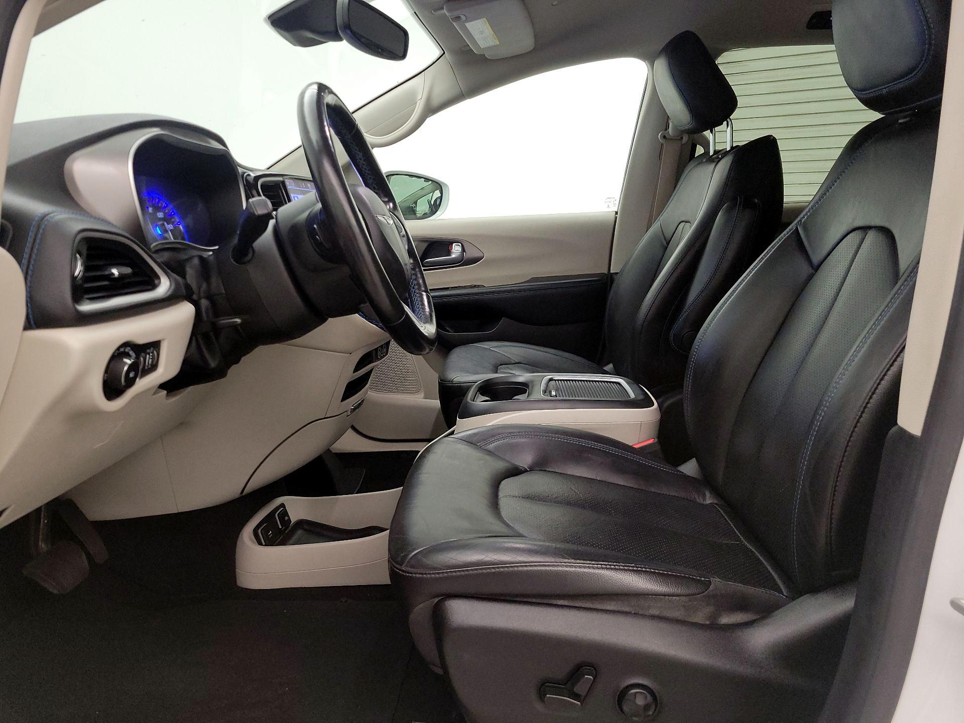 Thumbnail: 2021 Chrysler Pacifica - 11