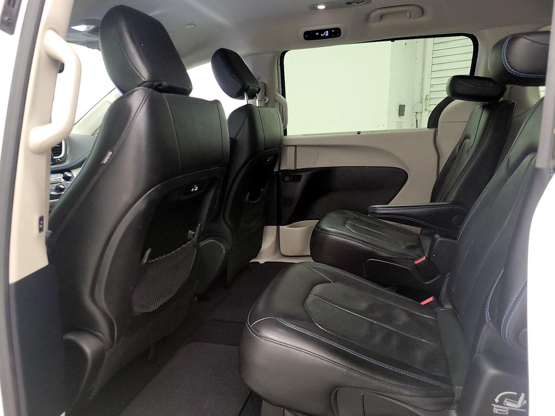Thumbnail: 2021 Chrysler Pacifica - 19