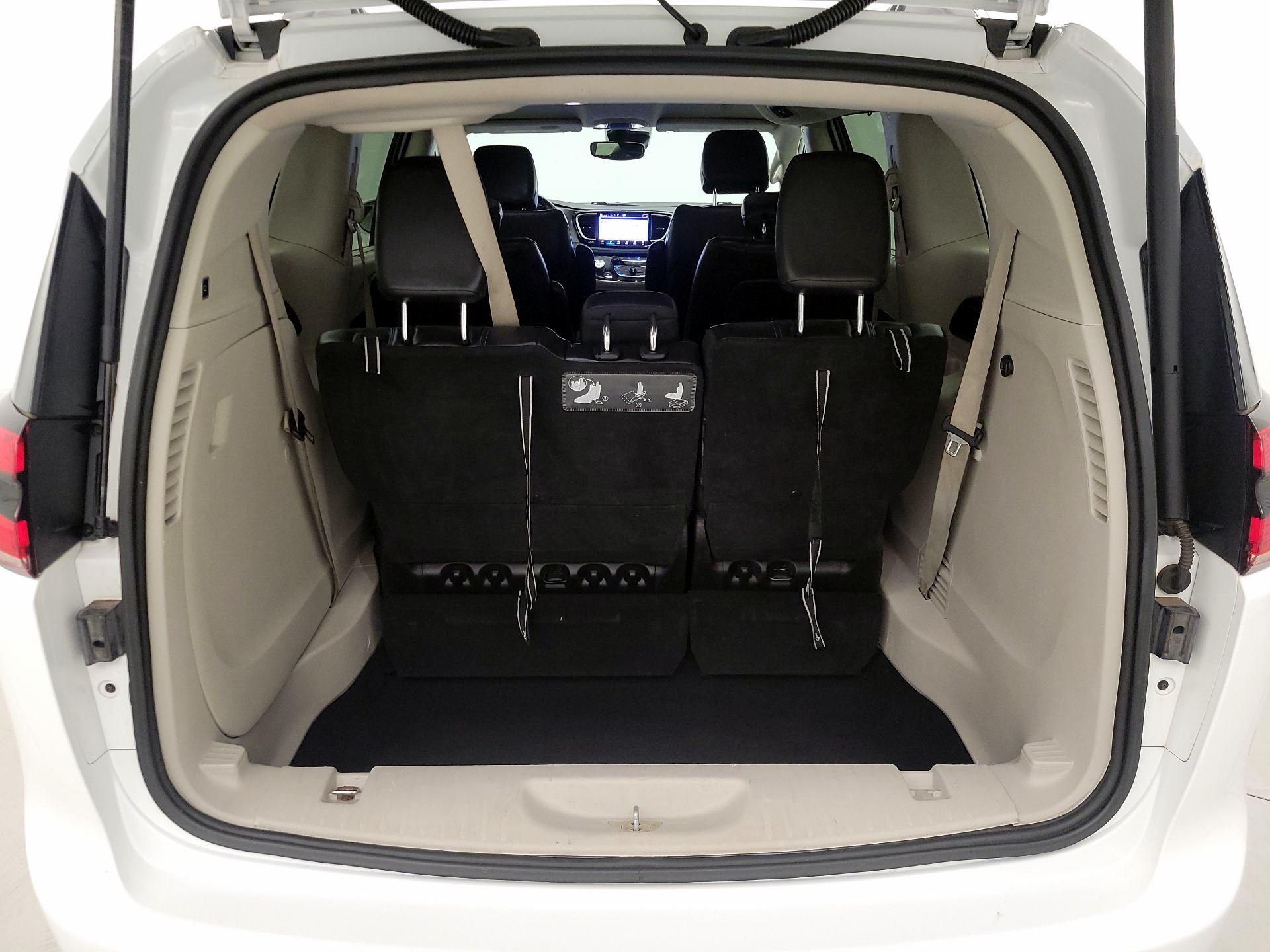 Thumbnail: 2021 Chrysler Pacifica - 20