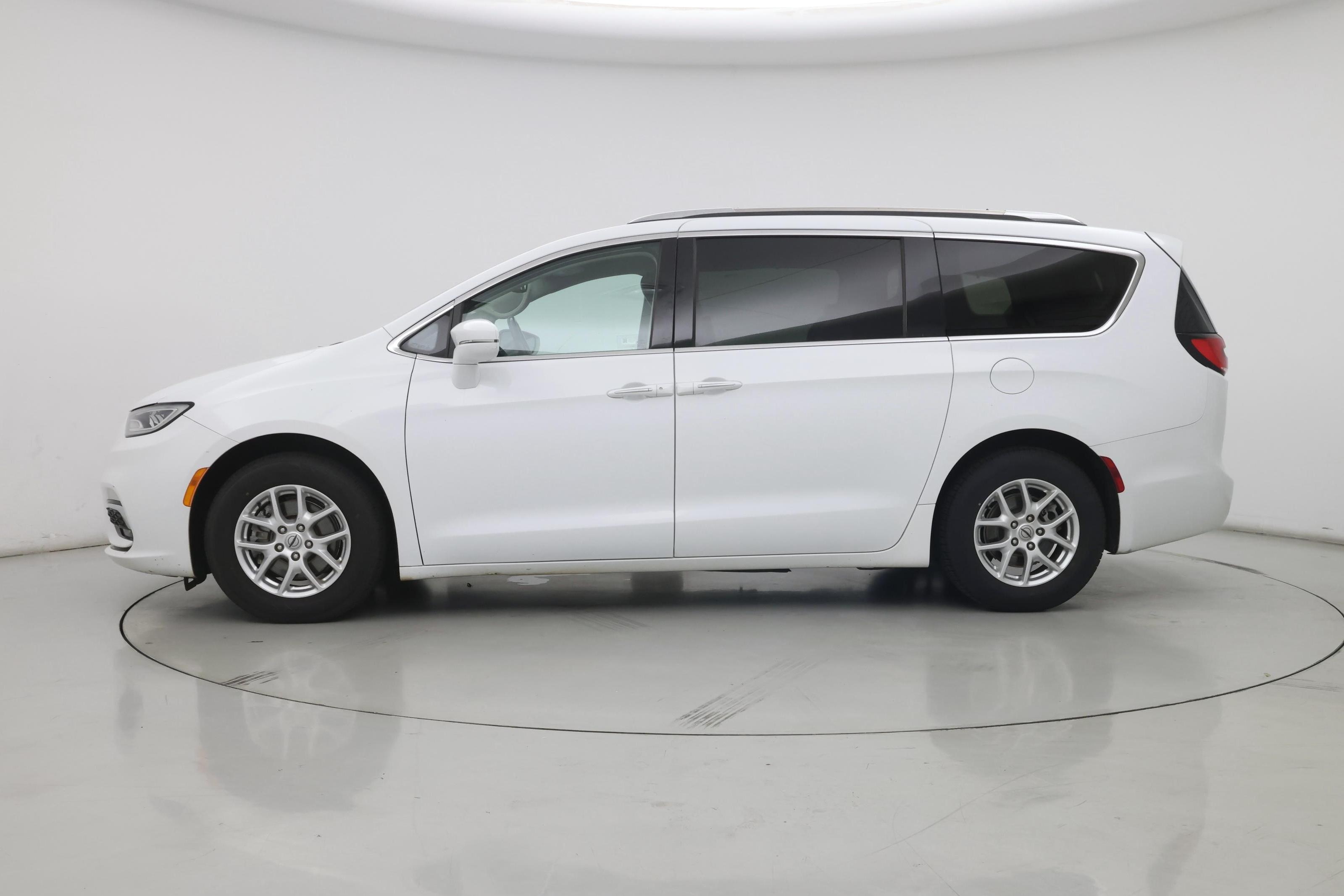 Thumbnail: 2021 Chrysler Pacifica - 3
