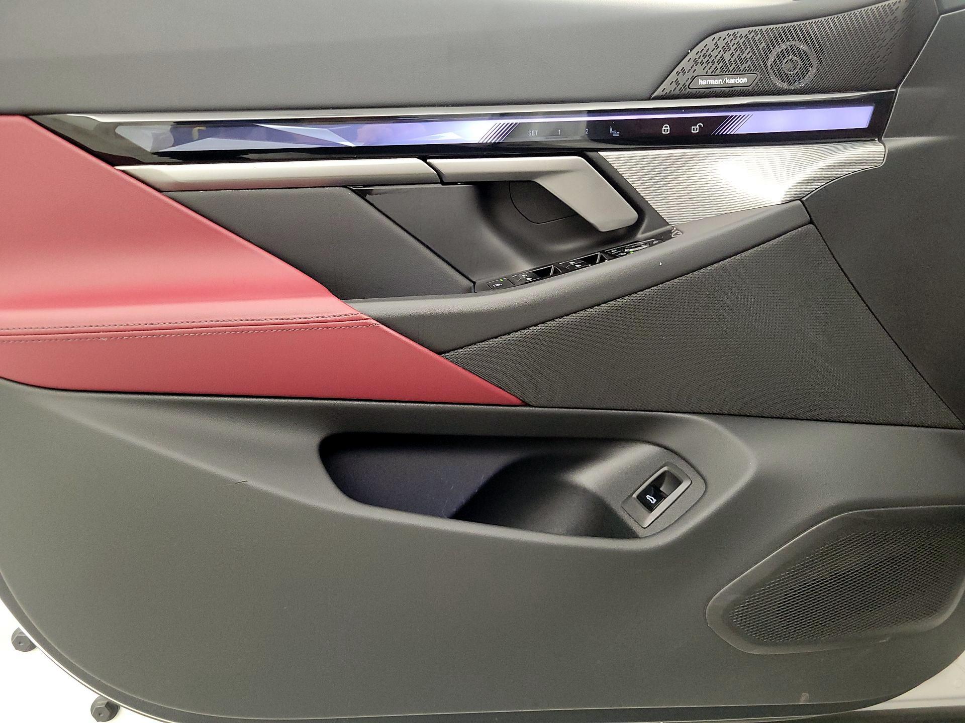 Thumbnail: 2026 BMW i5 - 12