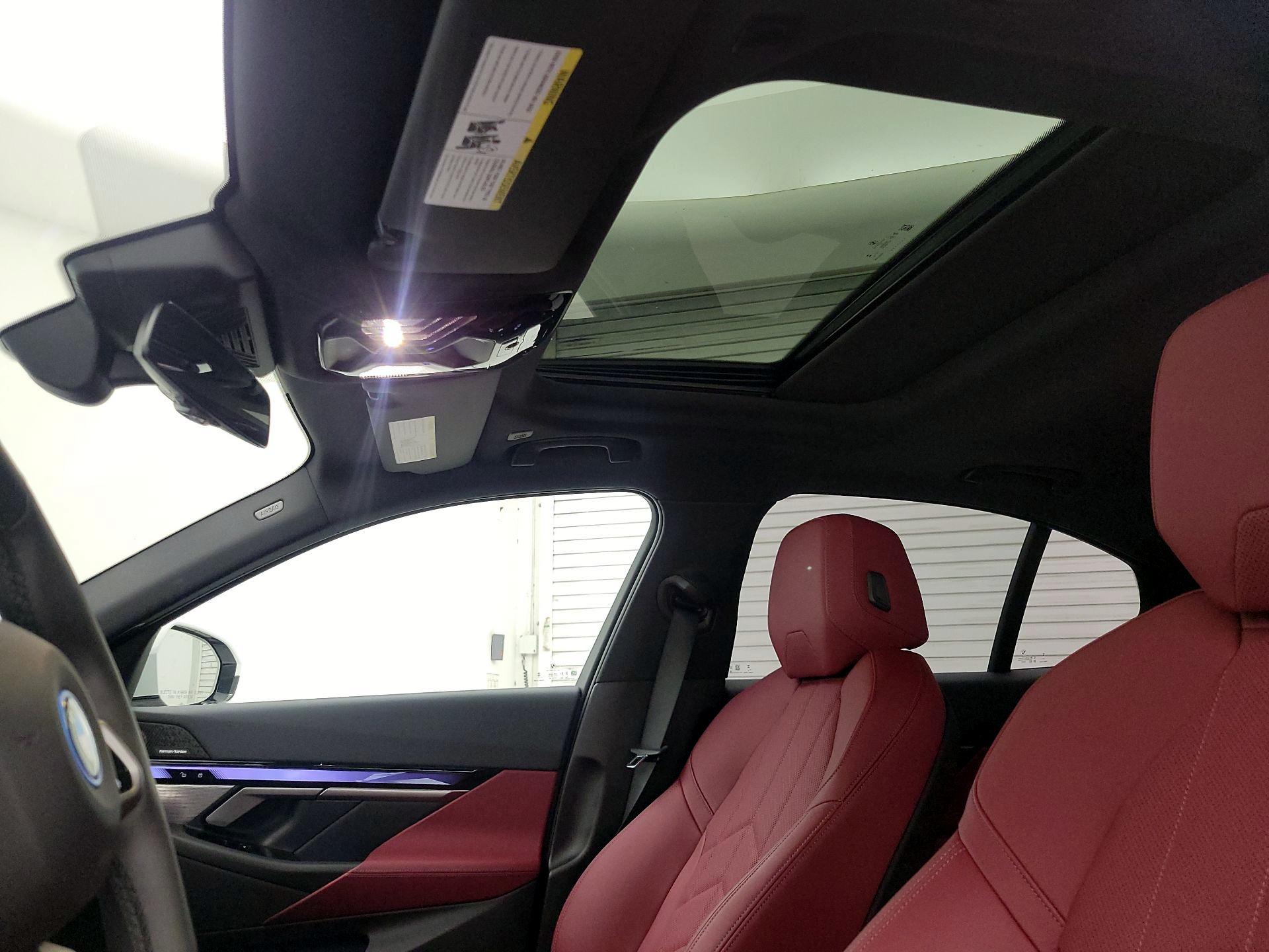 Thumbnail: 2026 BMW i5 - 19