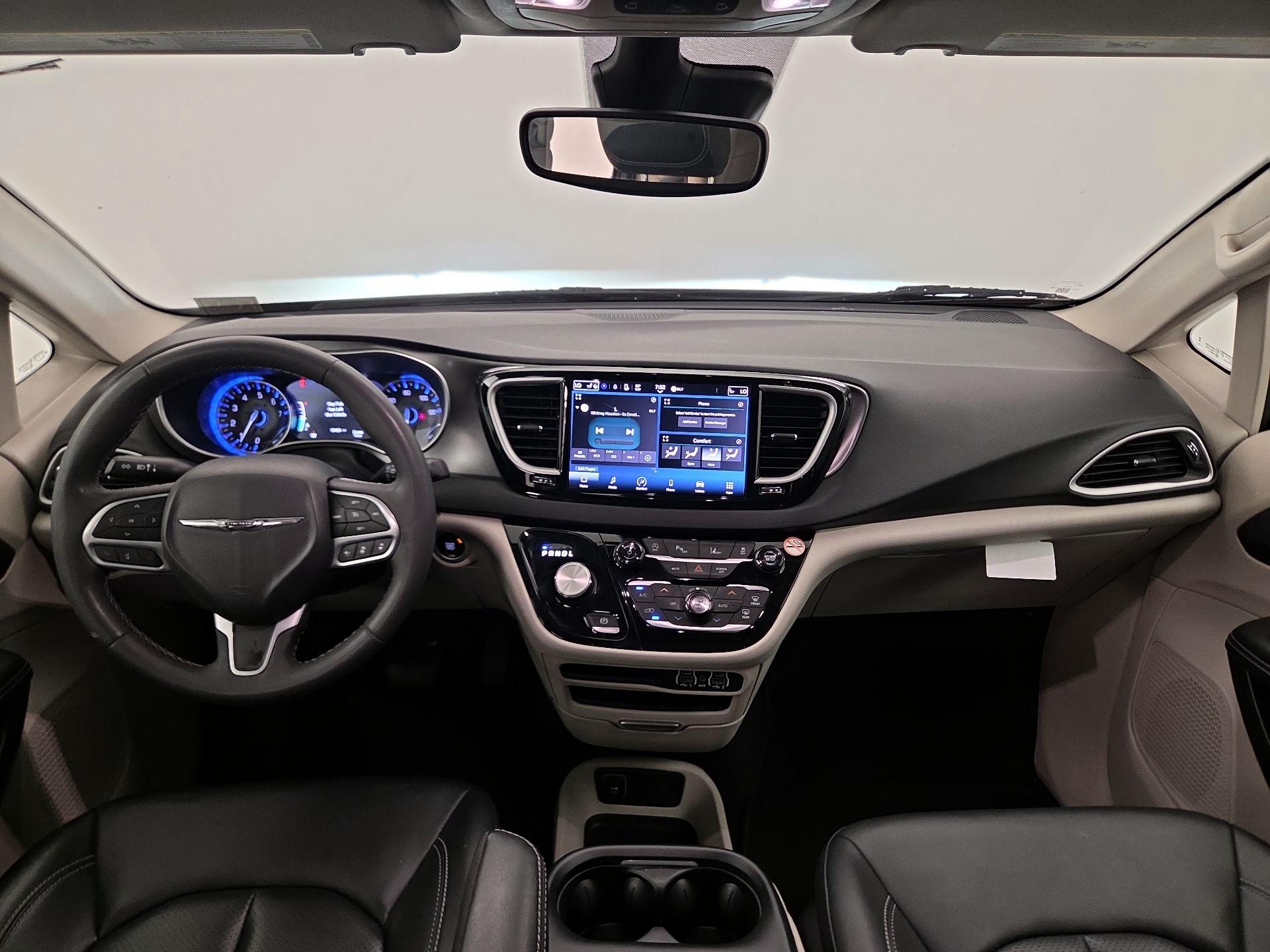 Thumbnail: 2024 Chrysler Pacifica - 9
