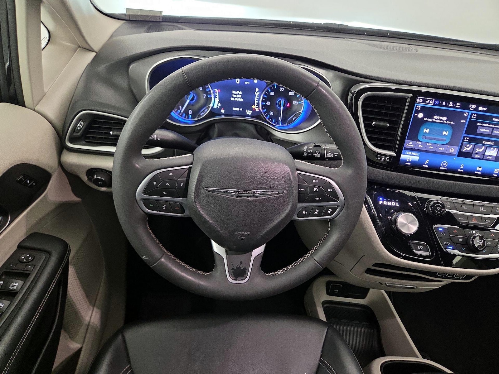 2024 Chrysler Pacifica Touring L - Photo 11