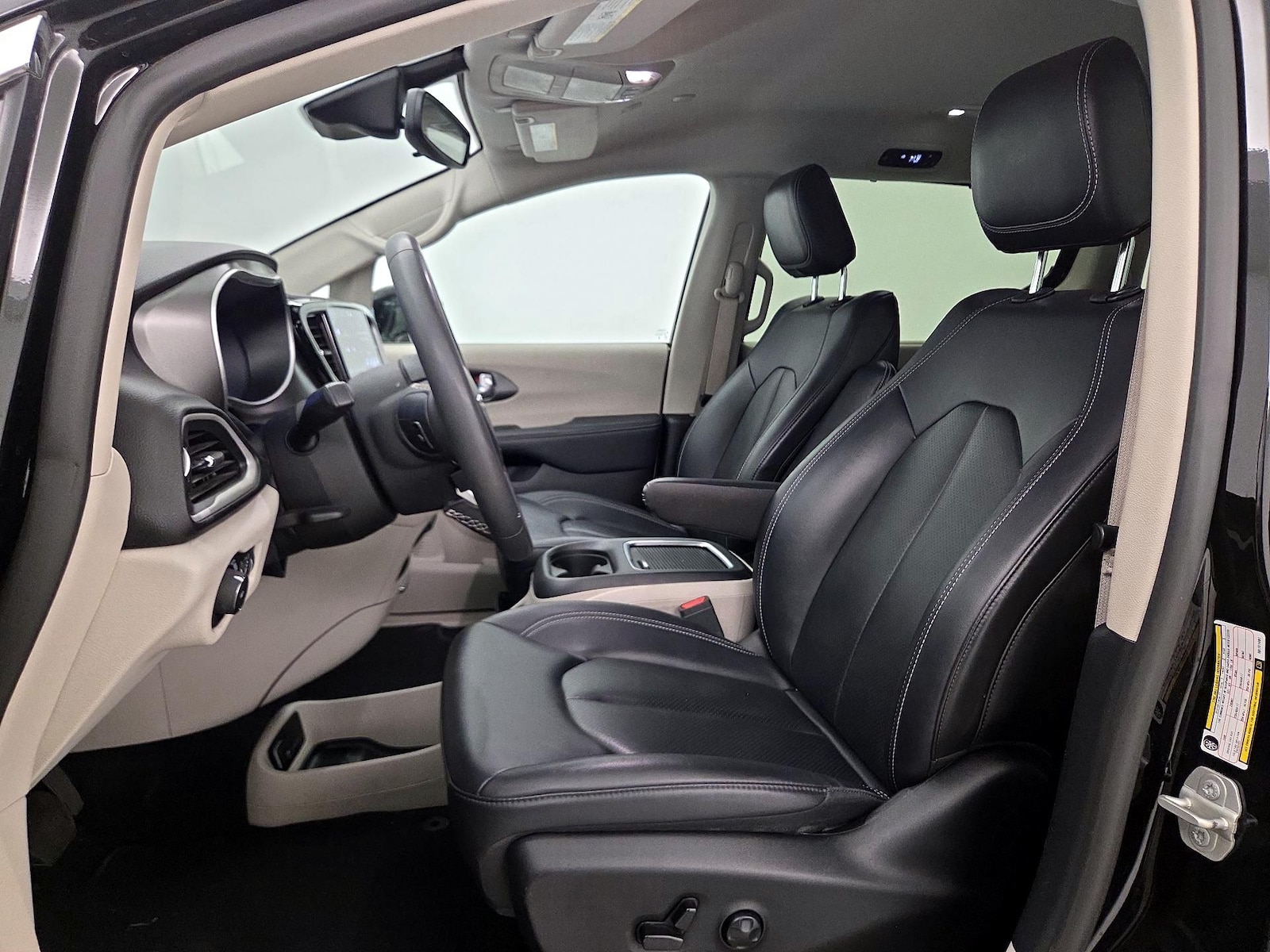 2024 Chrysler Pacifica Touring L - Photo 12