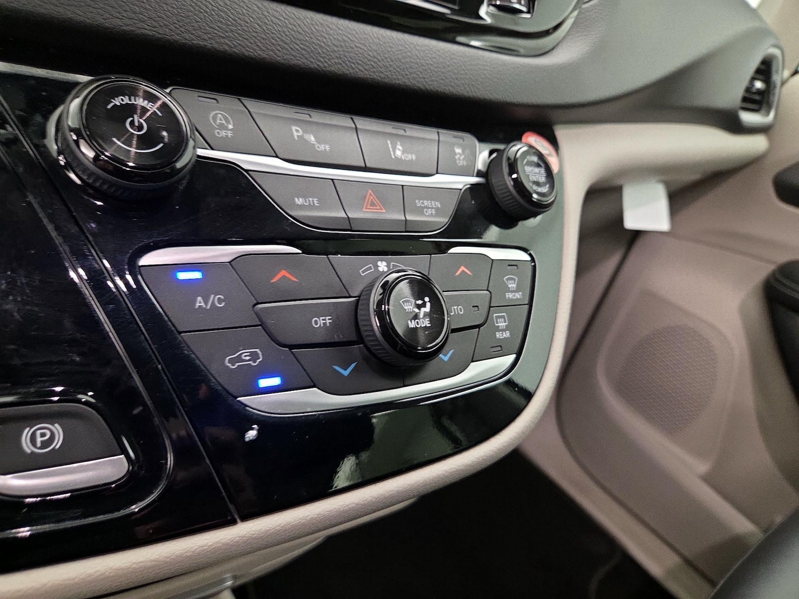 2024 Chrysler Pacifica Touring L - Photo 17