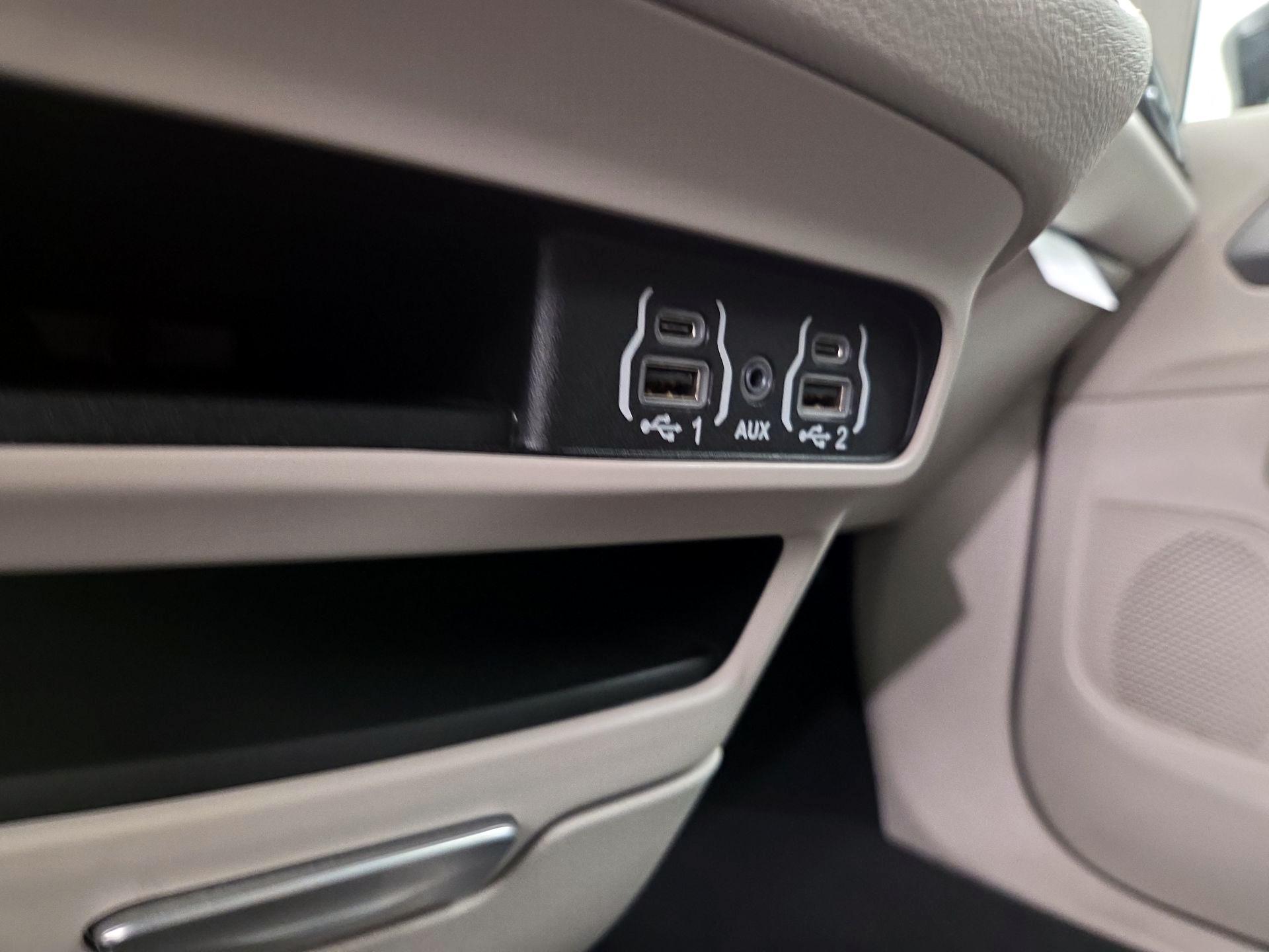 Thumbnail: 2024 Chrysler Pacifica - 18