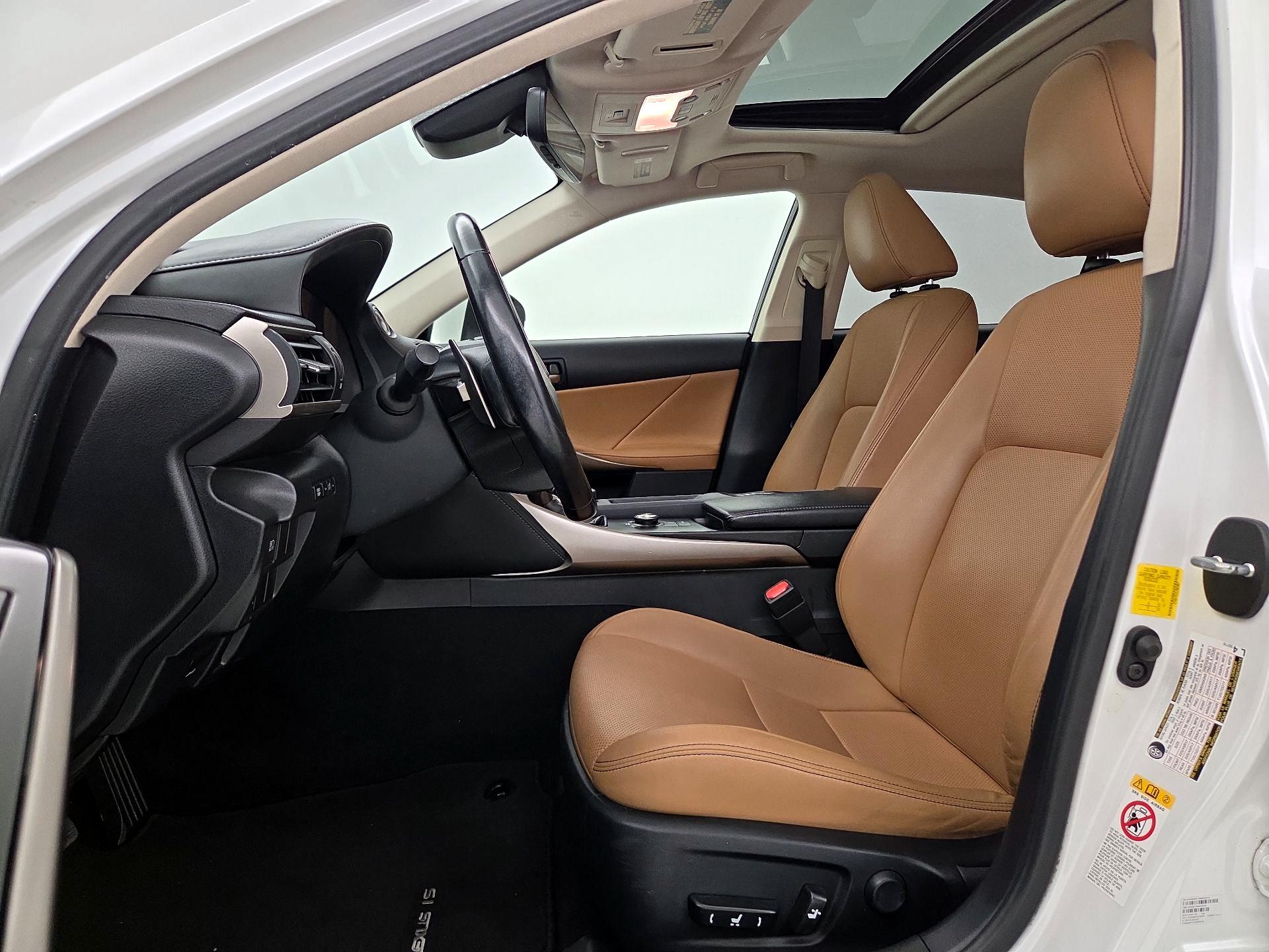 Thumbnail: 2018 Lexus IS - 11