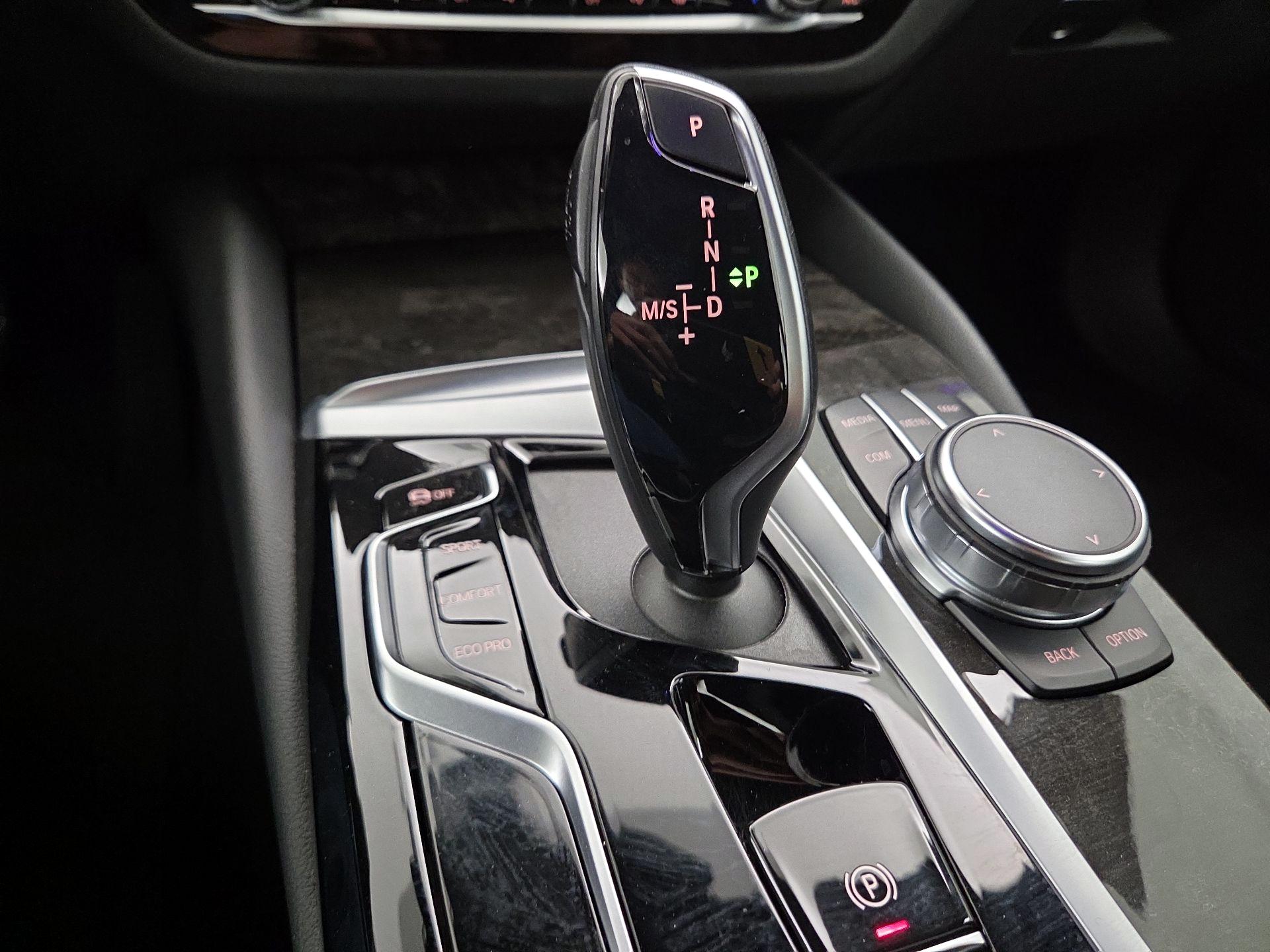 Thumbnail: 2023 BMW 5 Series - 18