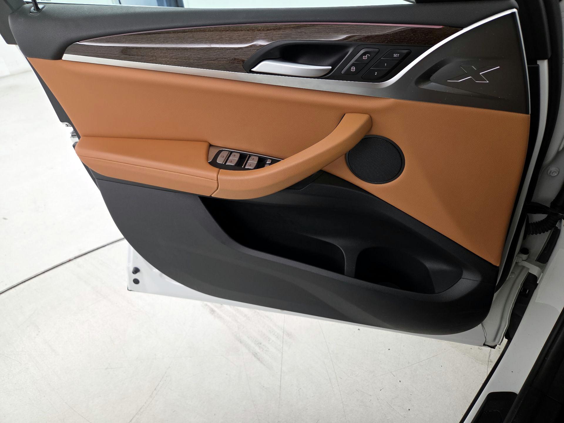Thumbnail: 2023 BMW X4 - 12