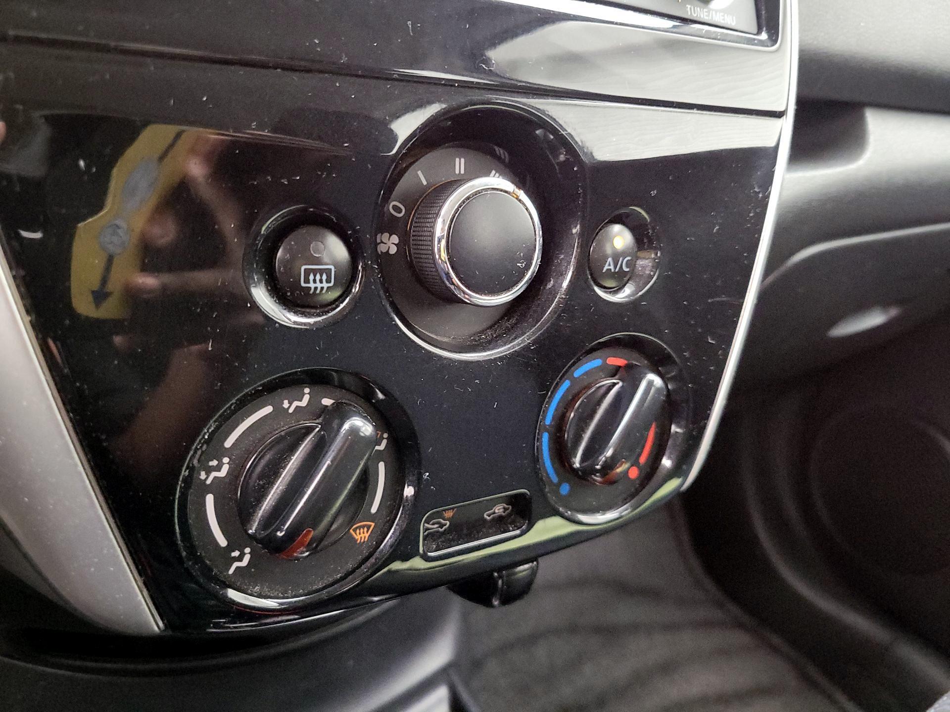 Thumbnail: 2015 Nissan Versa Note - 15