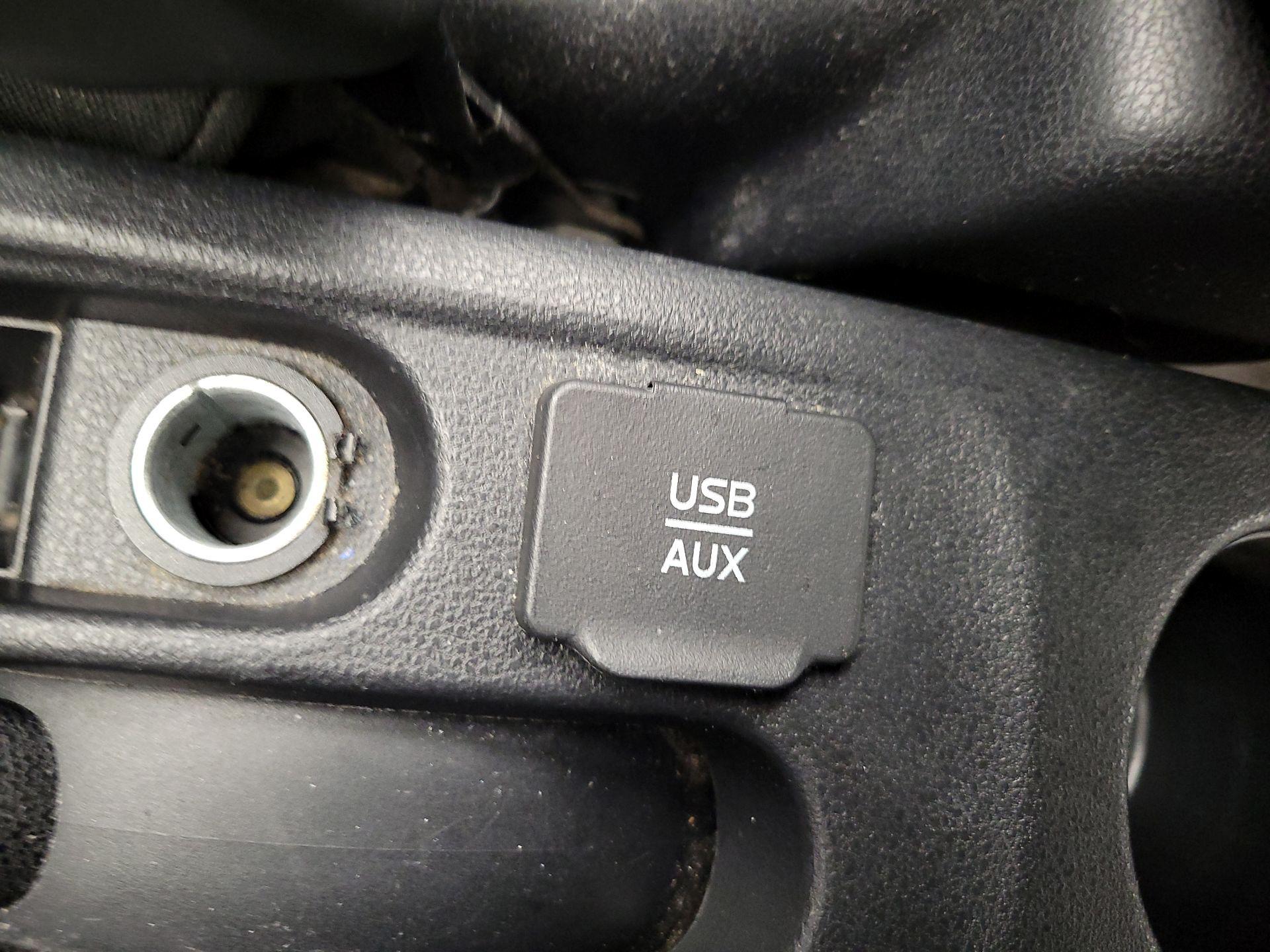 Thumbnail: 2015 Nissan Versa Note - 17