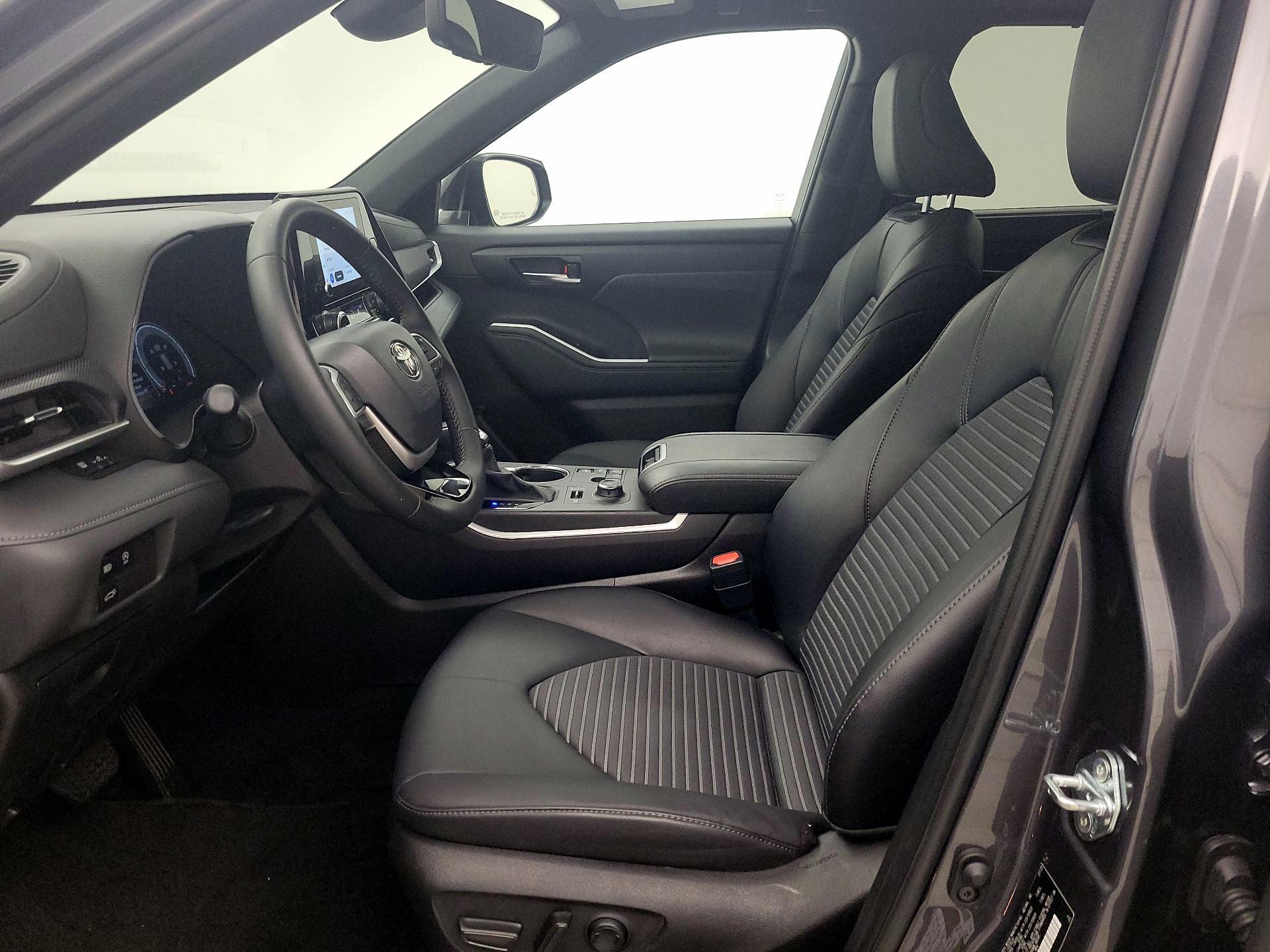 Thumbnail: 2025 Toyota Highlander - 11