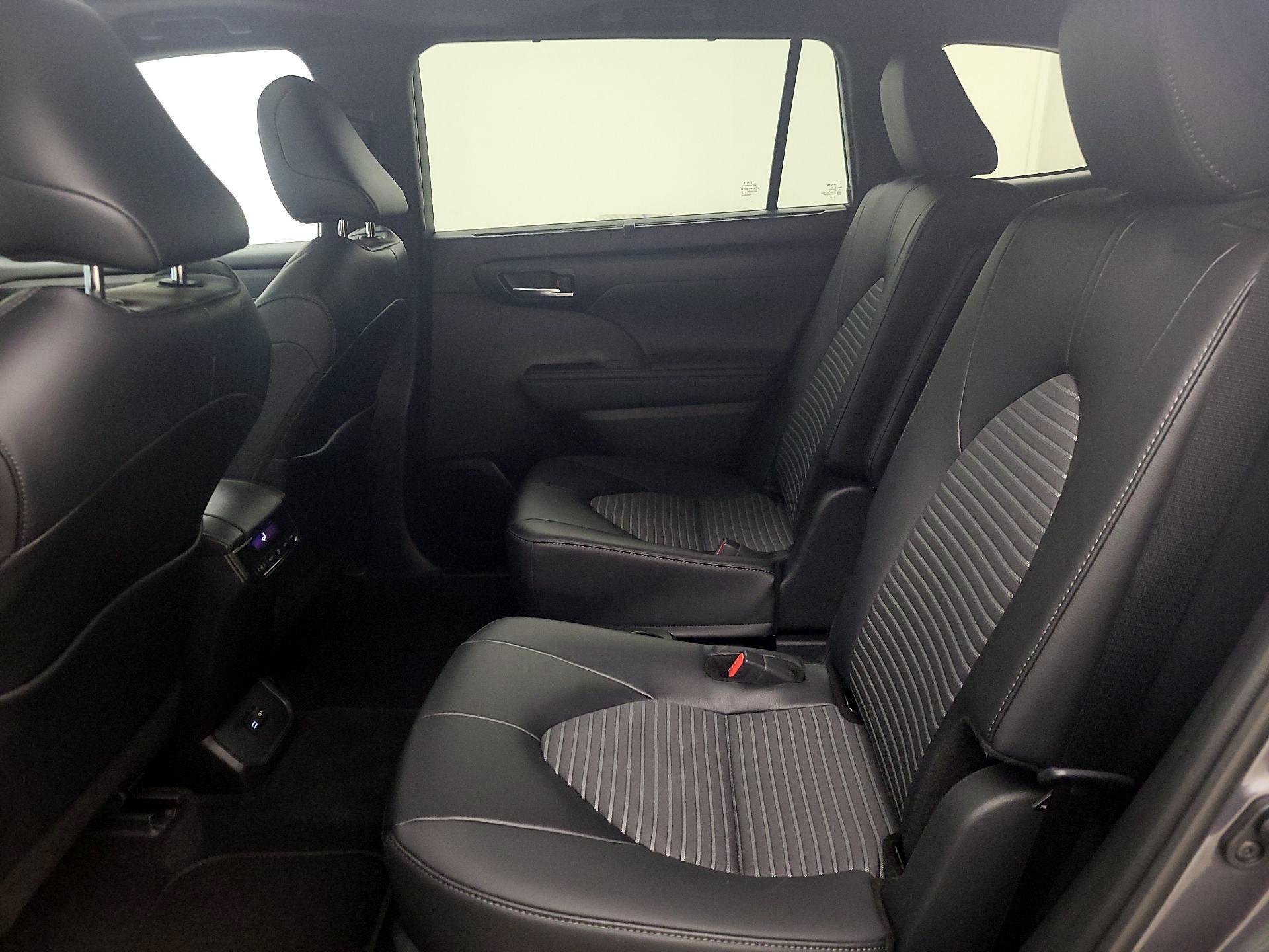 Thumbnail: 2025 Toyota Highlander - 20