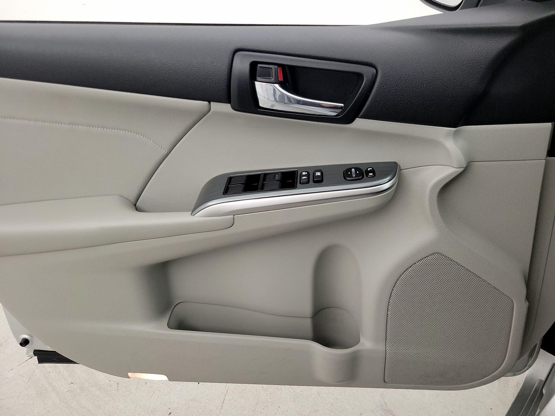 Thumbnail: 2014 Toyota Camry - 12
