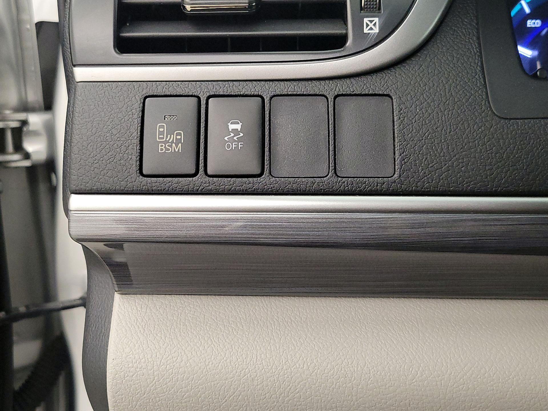 Thumbnail: 2014 Toyota Camry - 13
