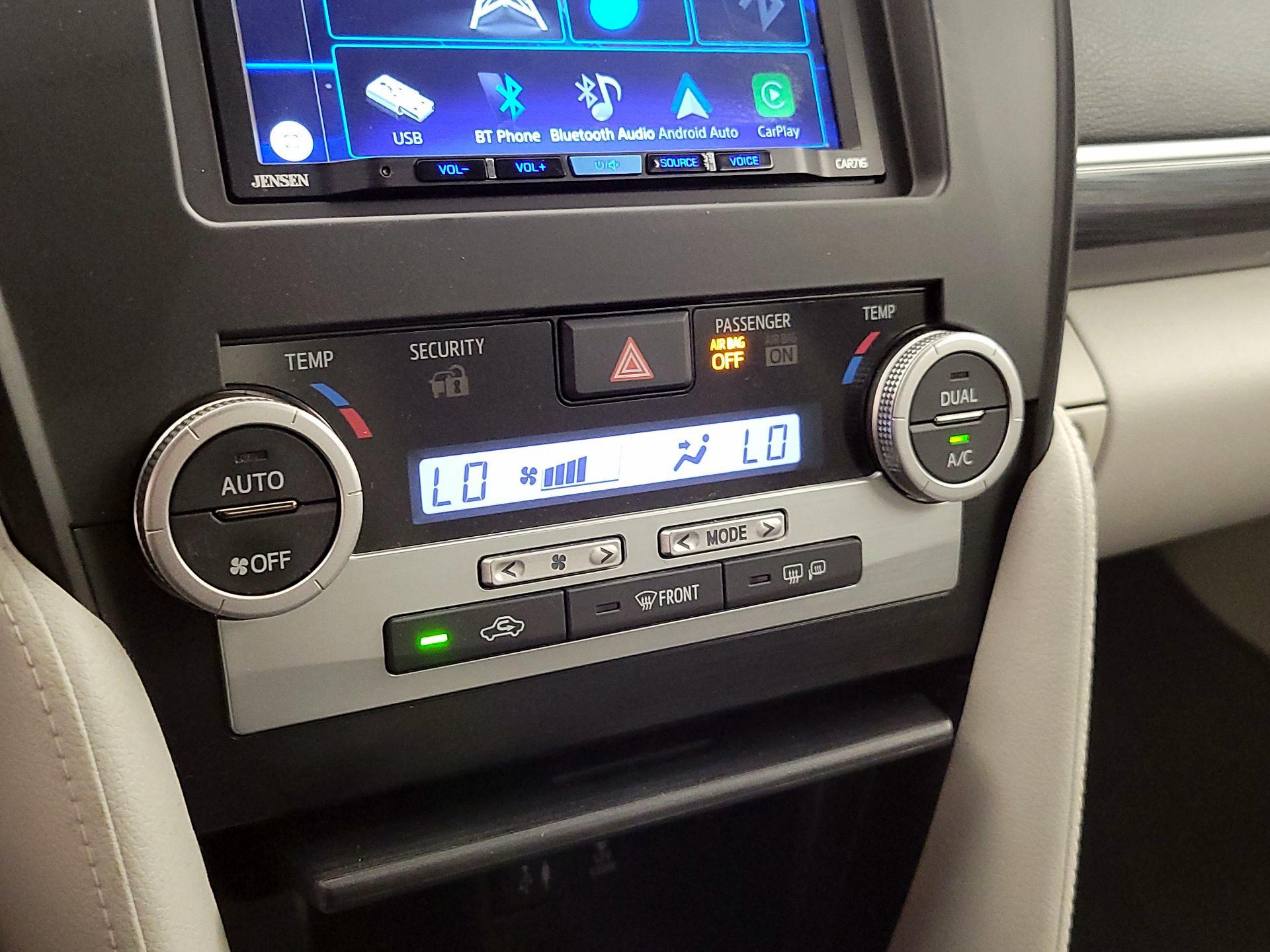 Thumbnail: 2014 Toyota Camry - 16