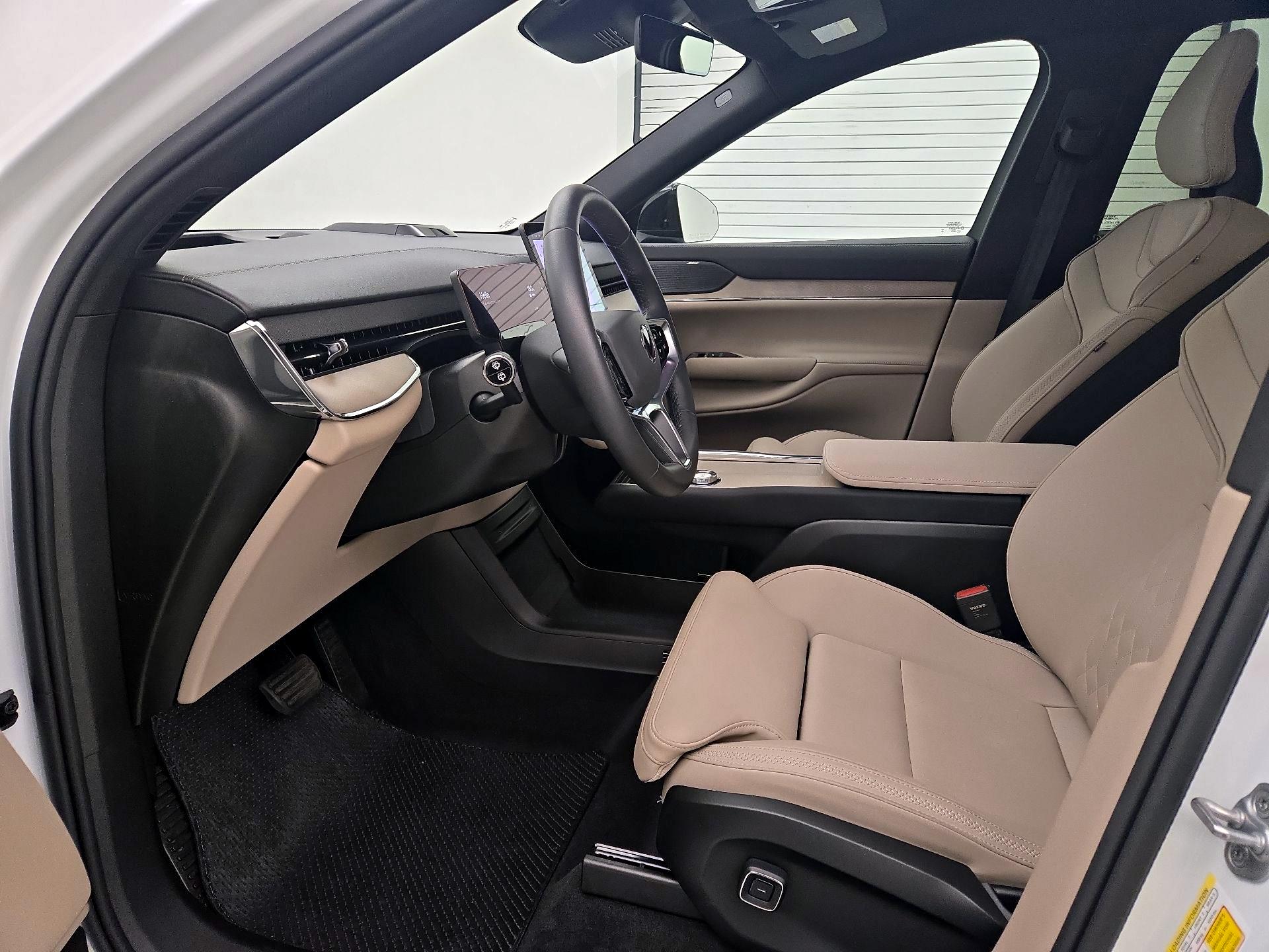 Thumbnail: 2025 Volvo EX90 - 11