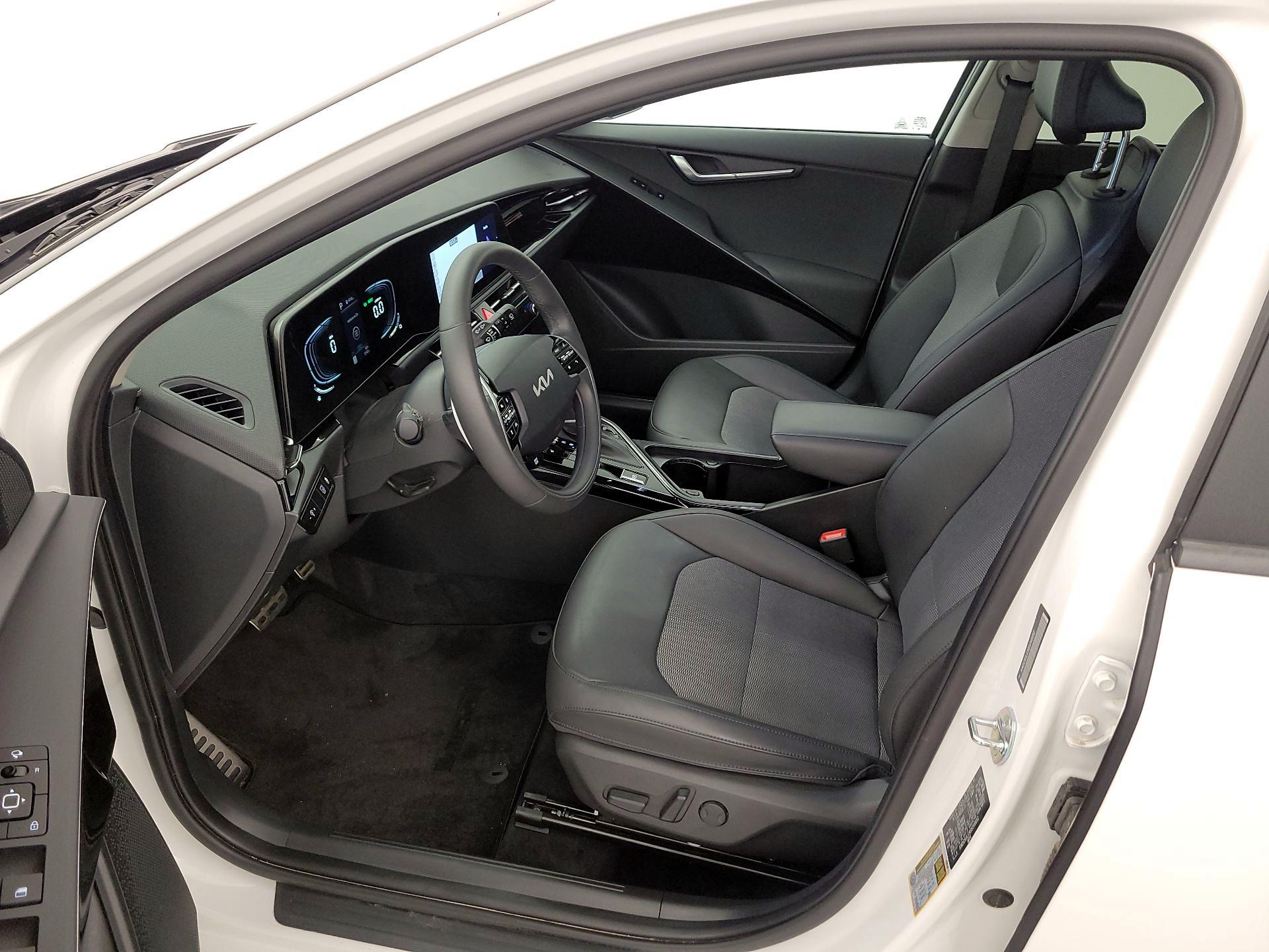 Thumbnail: 2025 Kia Niro - 11