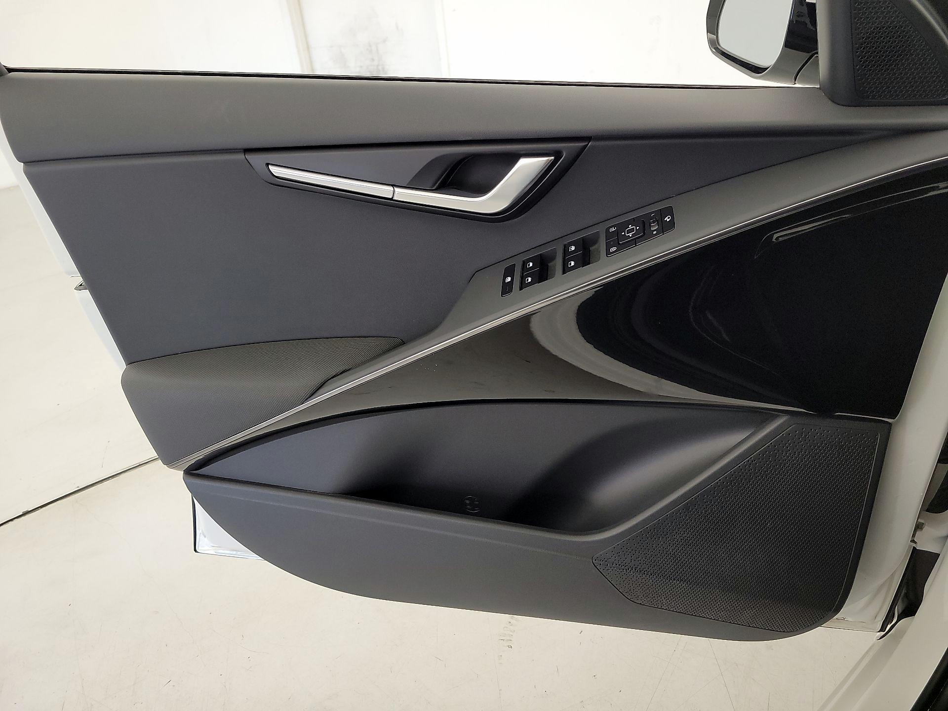 Thumbnail: 2025 Kia Niro - 12