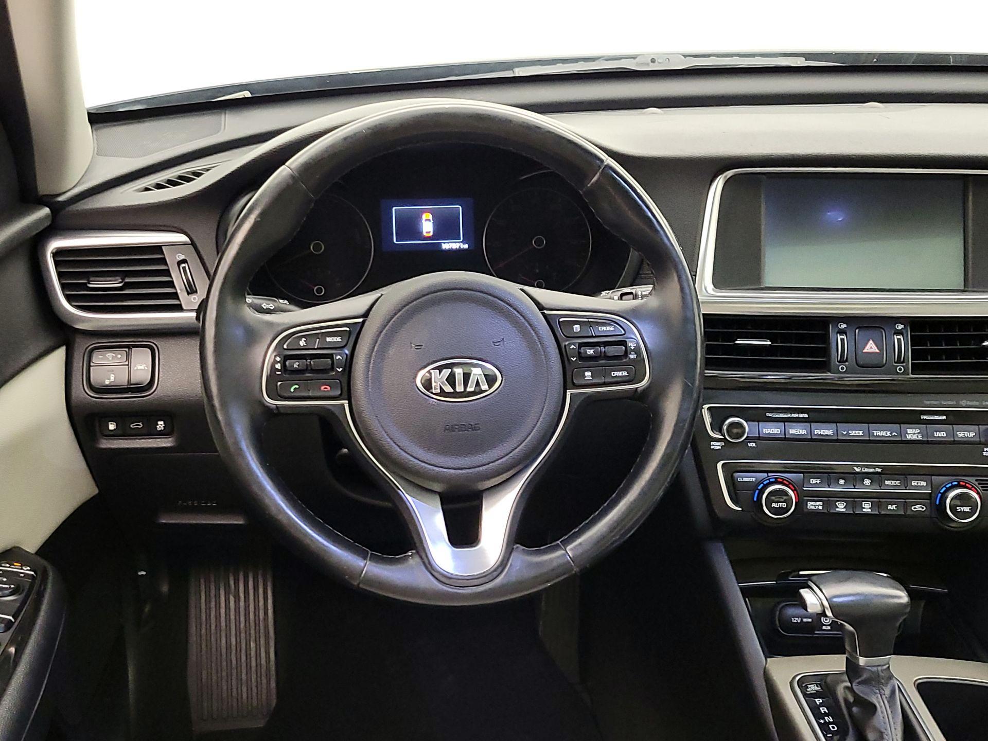 Thumbnail: 2017 Kia Optima - 10