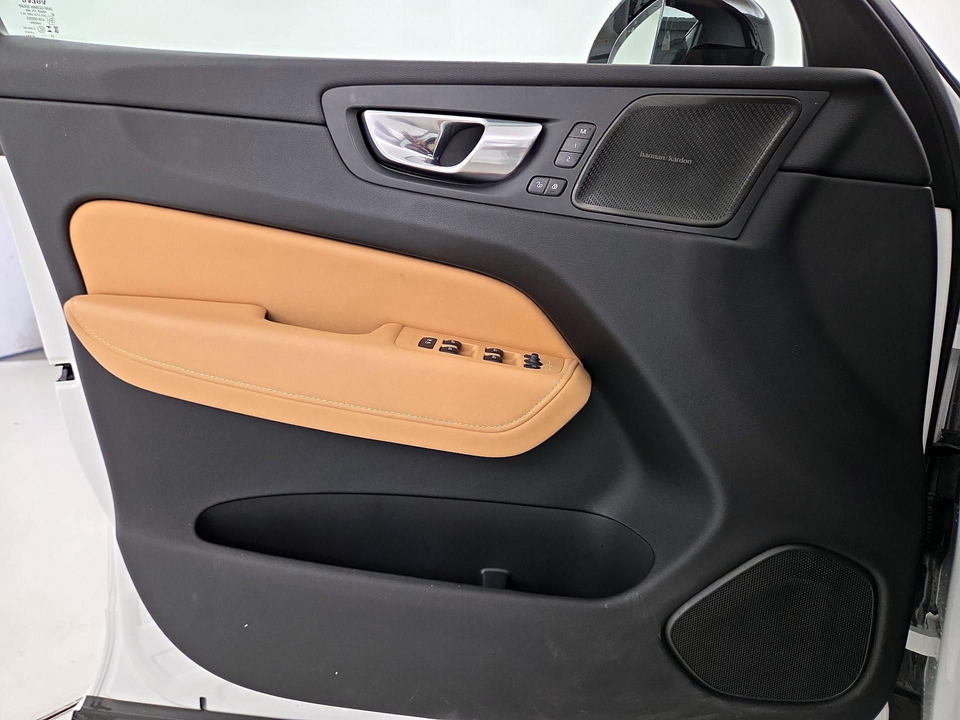 Thumbnail: 2024 Volvo XC60 - 12