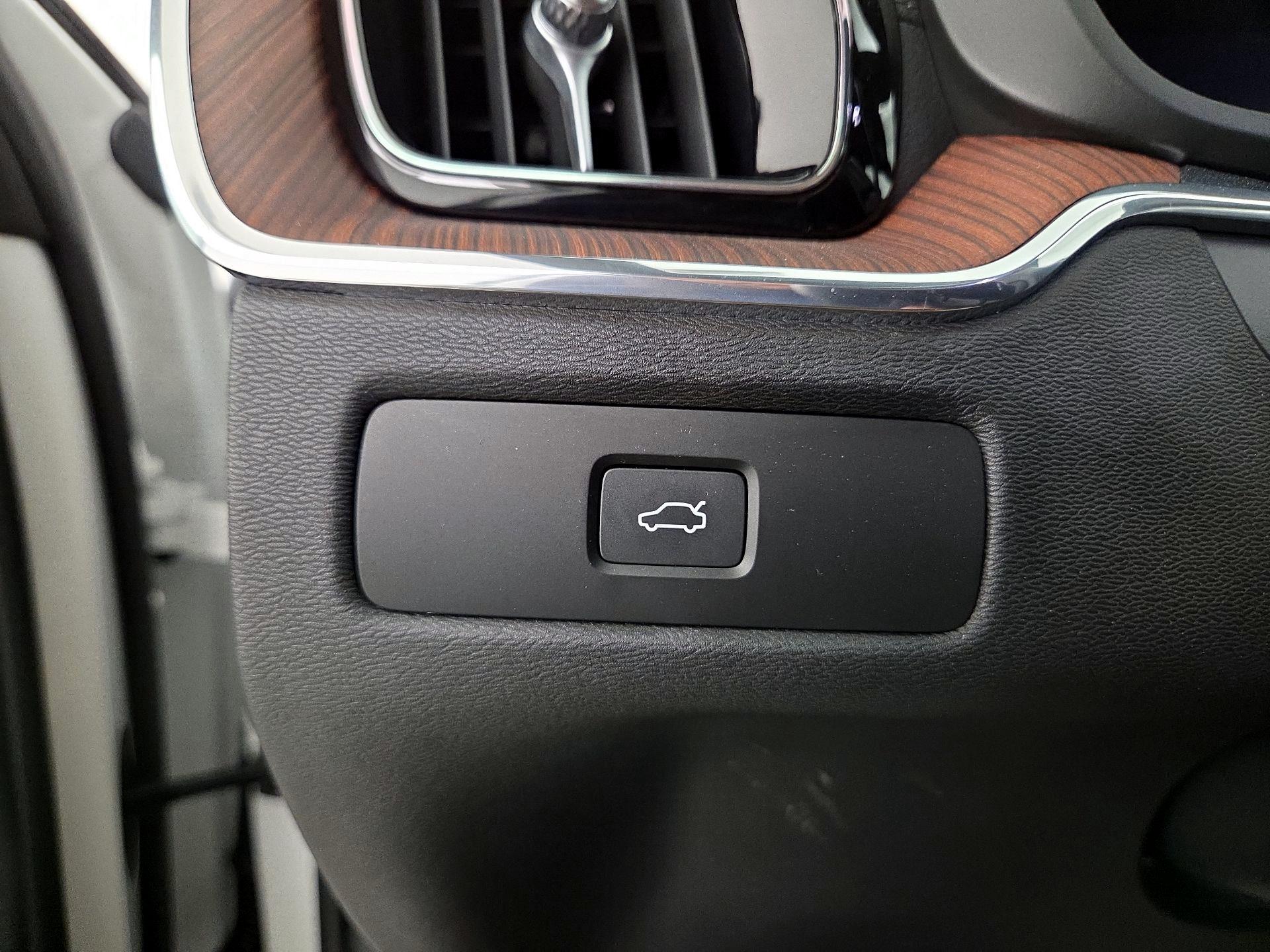 Thumbnail: 2024 Volvo XC60 - 13