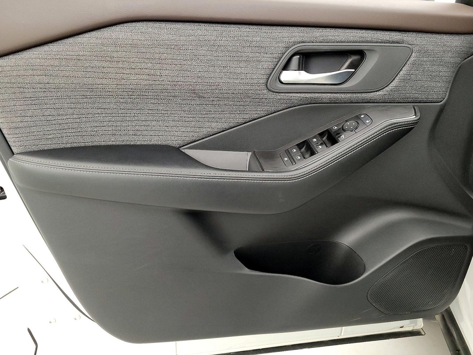 2023 Nissan Rogue SV - Photo 13