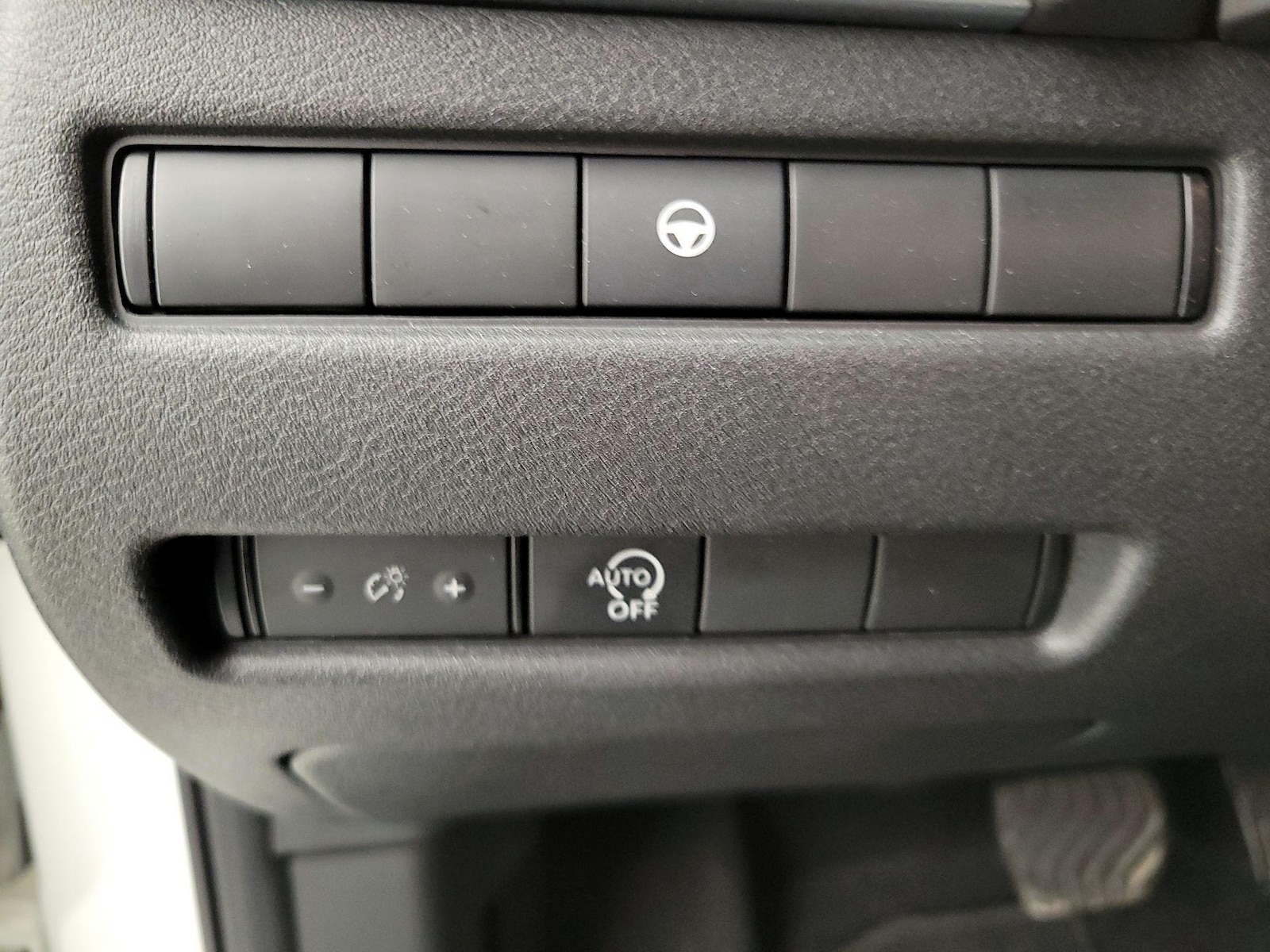 2023 Nissan Rogue SV - Photo 14