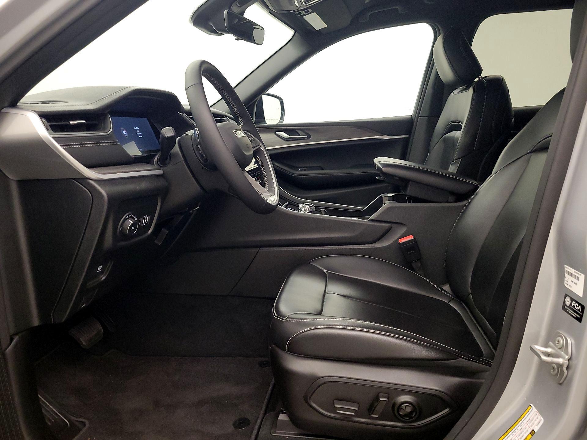 Thumbnail: 2025 Jeep Grand Cherokee - 11