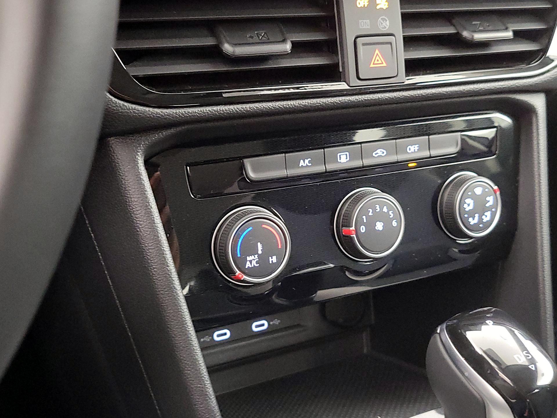 Thumbnail: 2025 Volkswagen Taos - 16