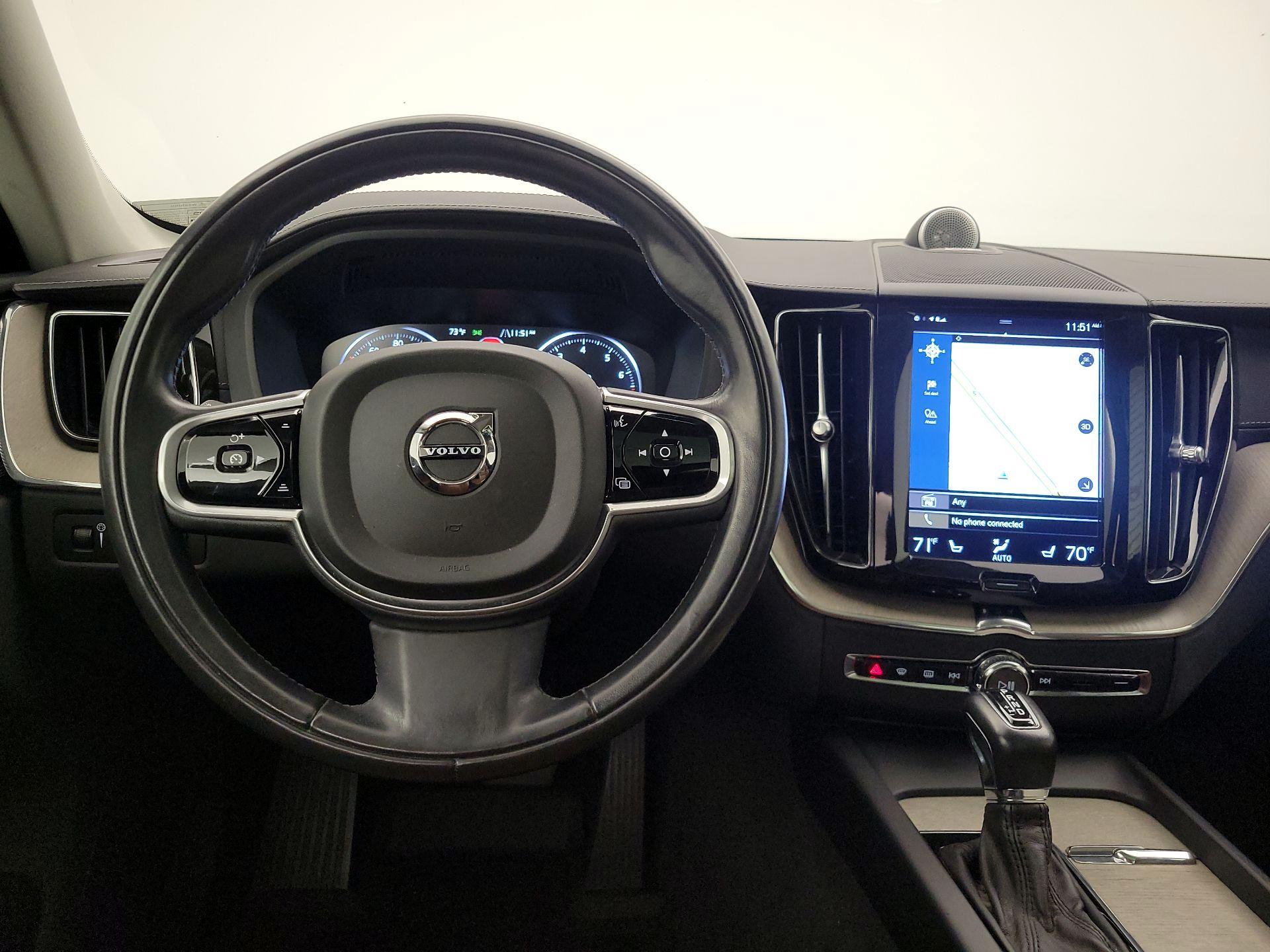 Thumbnail: 2018 Volvo XC60 - 10