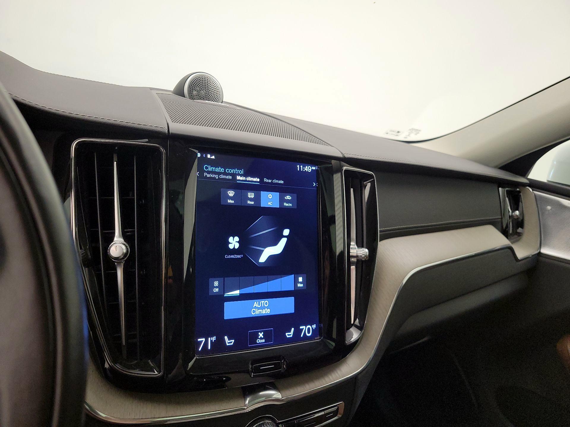 Thumbnail: 2018 Volvo XC60 - 17